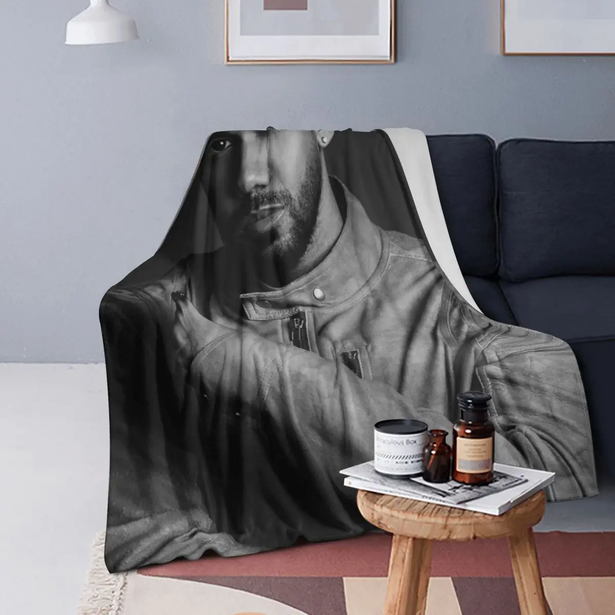 Latin Singer Romeo Santos Blanket Soft Warm Flannel Throw Blanket Bedspread for Bed Living room Picnic Travel Home Sofa