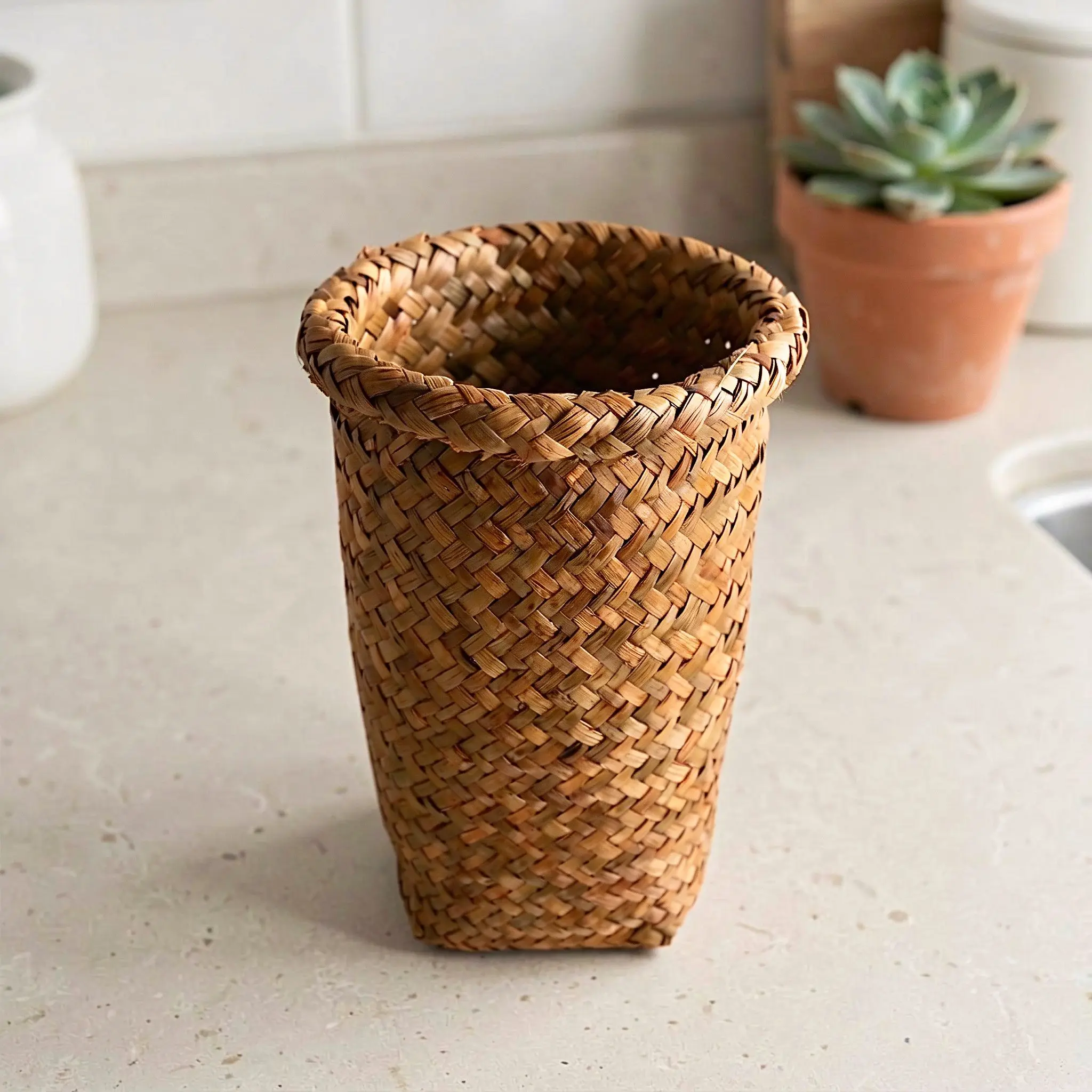 Woven Flowerpot Basket Handcrafted Straw Plant Holder Decorative Storage Planter Basket for Garden Desktop Indoor Outdoor