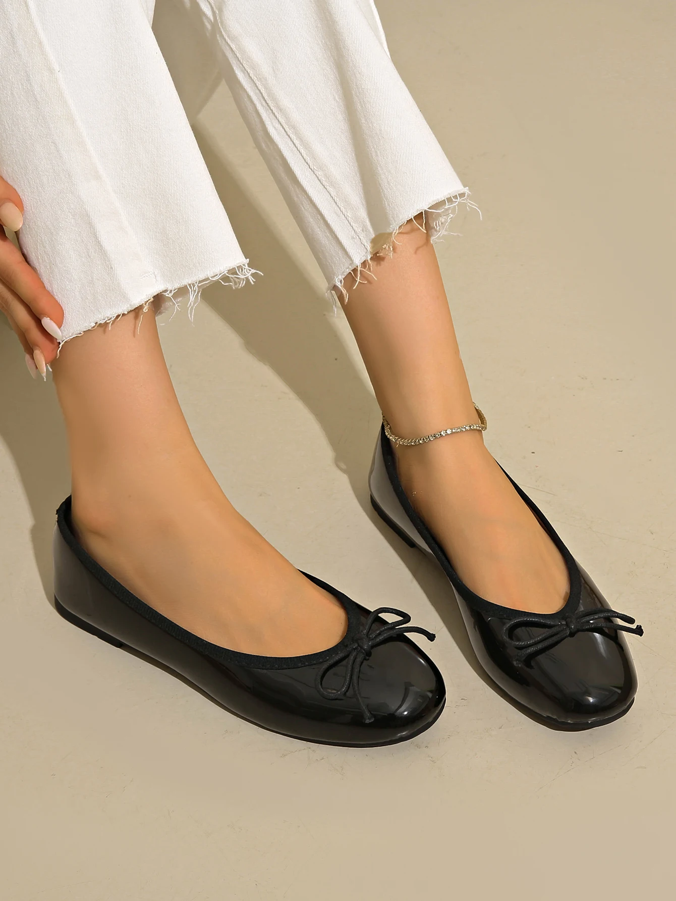 

Concise Patent Leather Ballet Shoes Woman Classic Round Toe Bowknot Ballerina Flats Ladies Soft Shallow Loafers in Grey Red