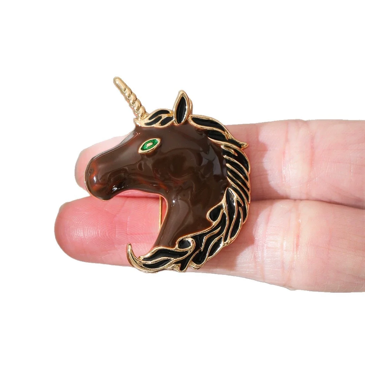 Retro Style Wood Grain Unicorn Brooch Light Luxury Three-dimensional Exquisite Clothing New Year's Explosion Pin for Men