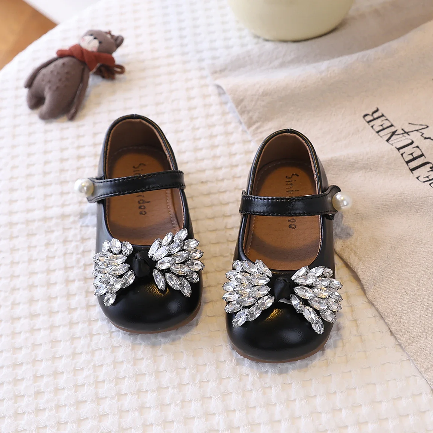 Toddler Girls Mary Jane Dress Shoes, Rhinestone Bow Pearl Strap Princess Flats, Non-Slip Soft Sole Little Kids Party Wedding