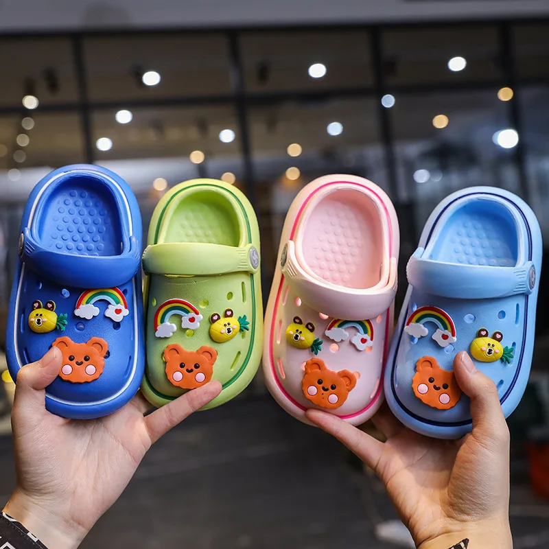 Scarpe per bambini scarpe estive con foro per bambini fuori indossare pantofole antiscivolo per ragazzi ragazze Baotou sandali per bambini in cartone animato estate