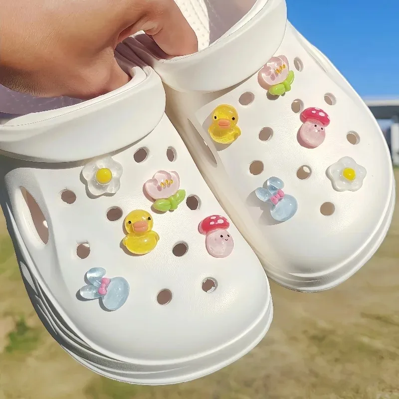 10 Pieces Crystal Duck Cutout Sandals Accessories Floral DIY Garden Shoes Removable Decorations for Women Beach Shoes Gift Set