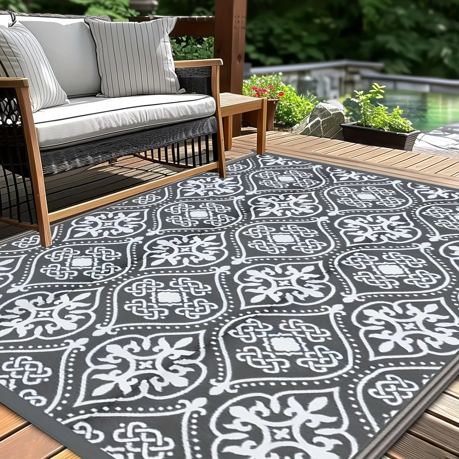 سجادة أرضية عصرية بتصميم شبكي - مراجعة Interior Design Deck وسعره
