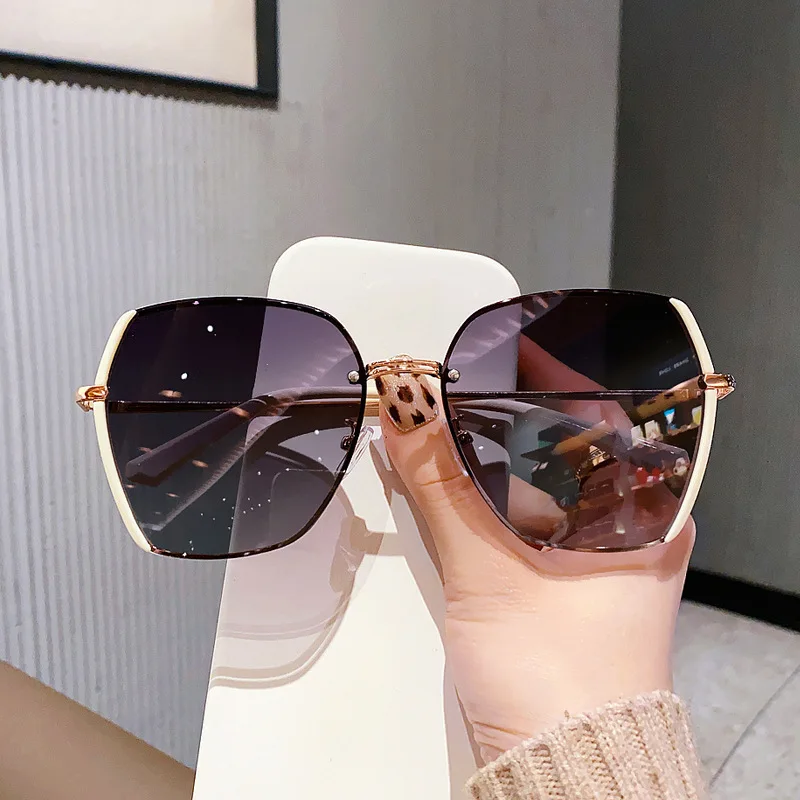 Elegant Flat Sheet Sunglasses Women's UV-Proof Light Color Fashion Sunglasses Big Rim round Face Personalized Glasses