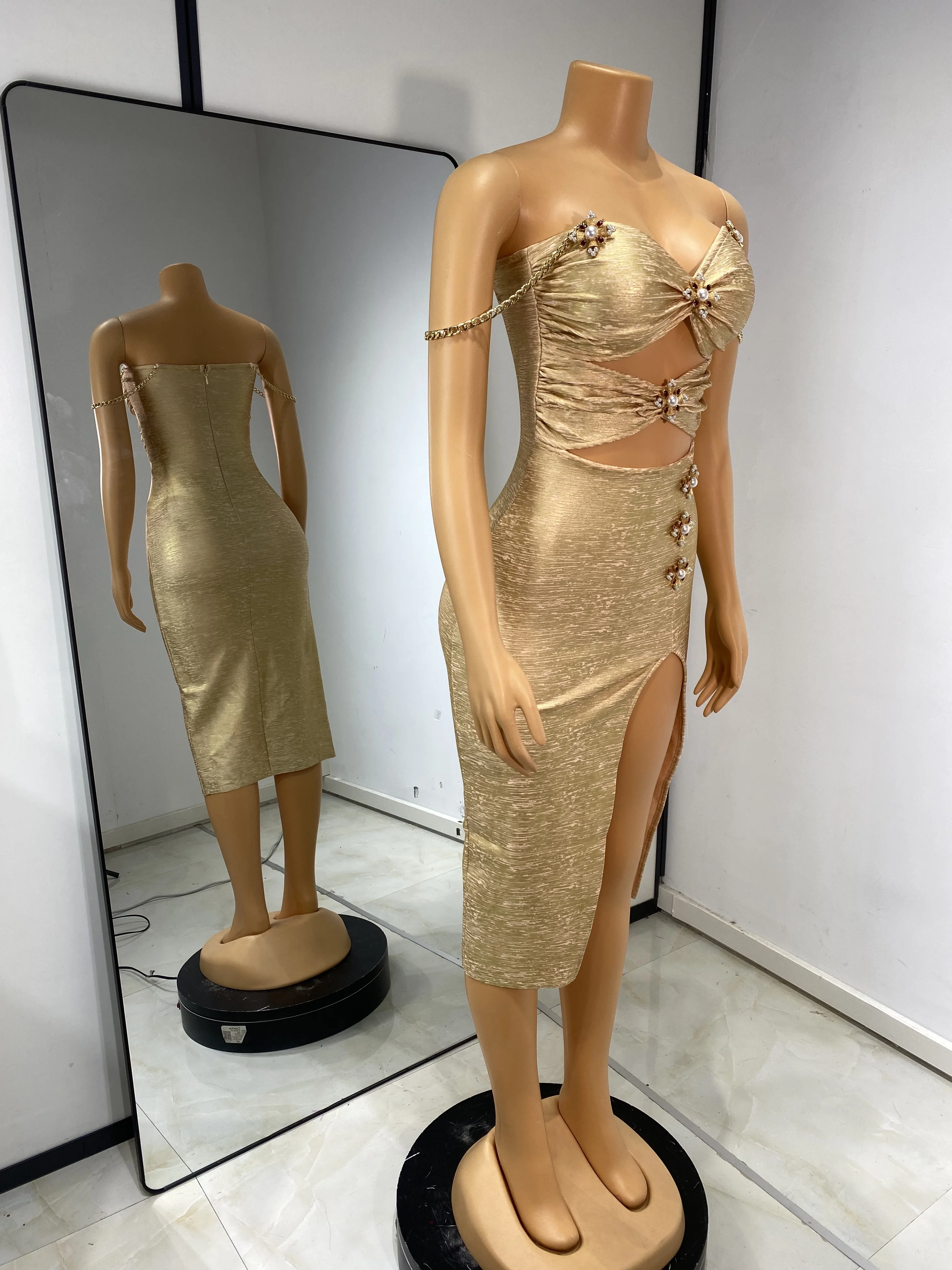 Frauen Sommer Mode Sexy Gold Kette Spaghetti Strap Cut Out Offenes Bein Bronzing Verband Kleid High Street Abend Club Party Tragen