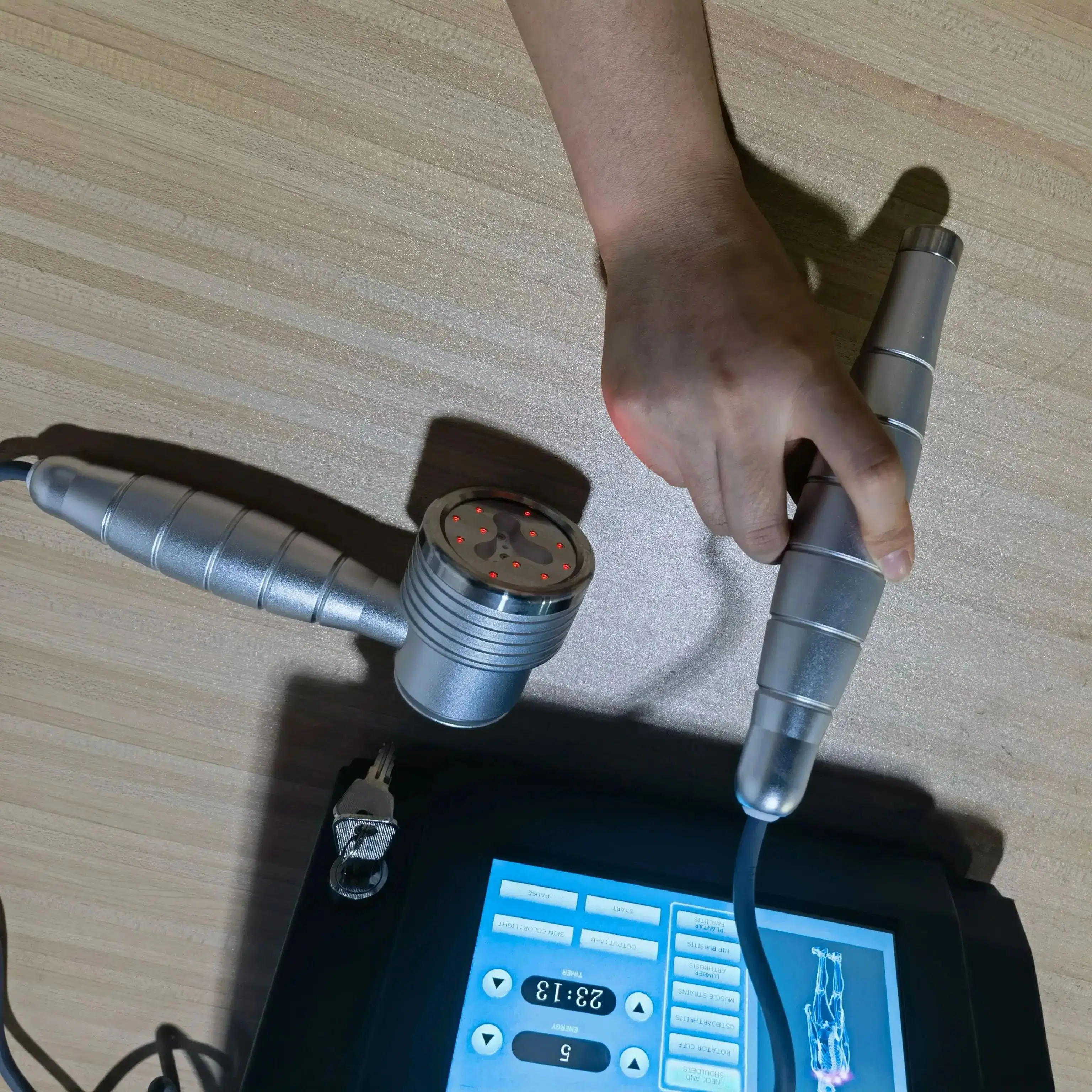 

Профессиональное лазерное устройство низкого уровня 650 нм/808 нм — снимает боль в пояснице, шейке и колене — портативный красный свет для тела и домашних животных