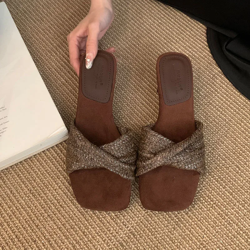 

Новинка 2025, модные женские шлепанцы на низком каблуке, сандалии, женская обувь с квадратным носком, женские шлепанцы на мелком каблуке, шлепанцы