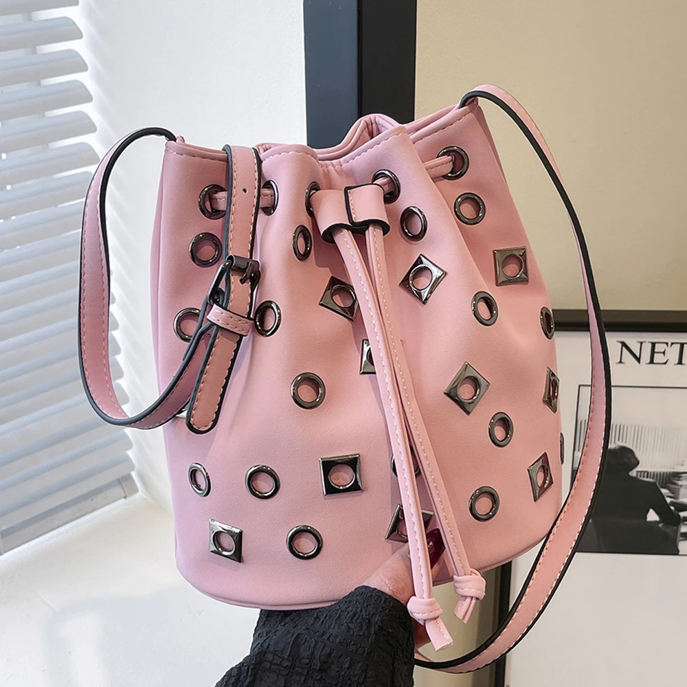 

Универсальные сумки-ведра большой емкости для женщин, большая вместительная водонепроницаемая сумка через плечо с заклепками и шнурком