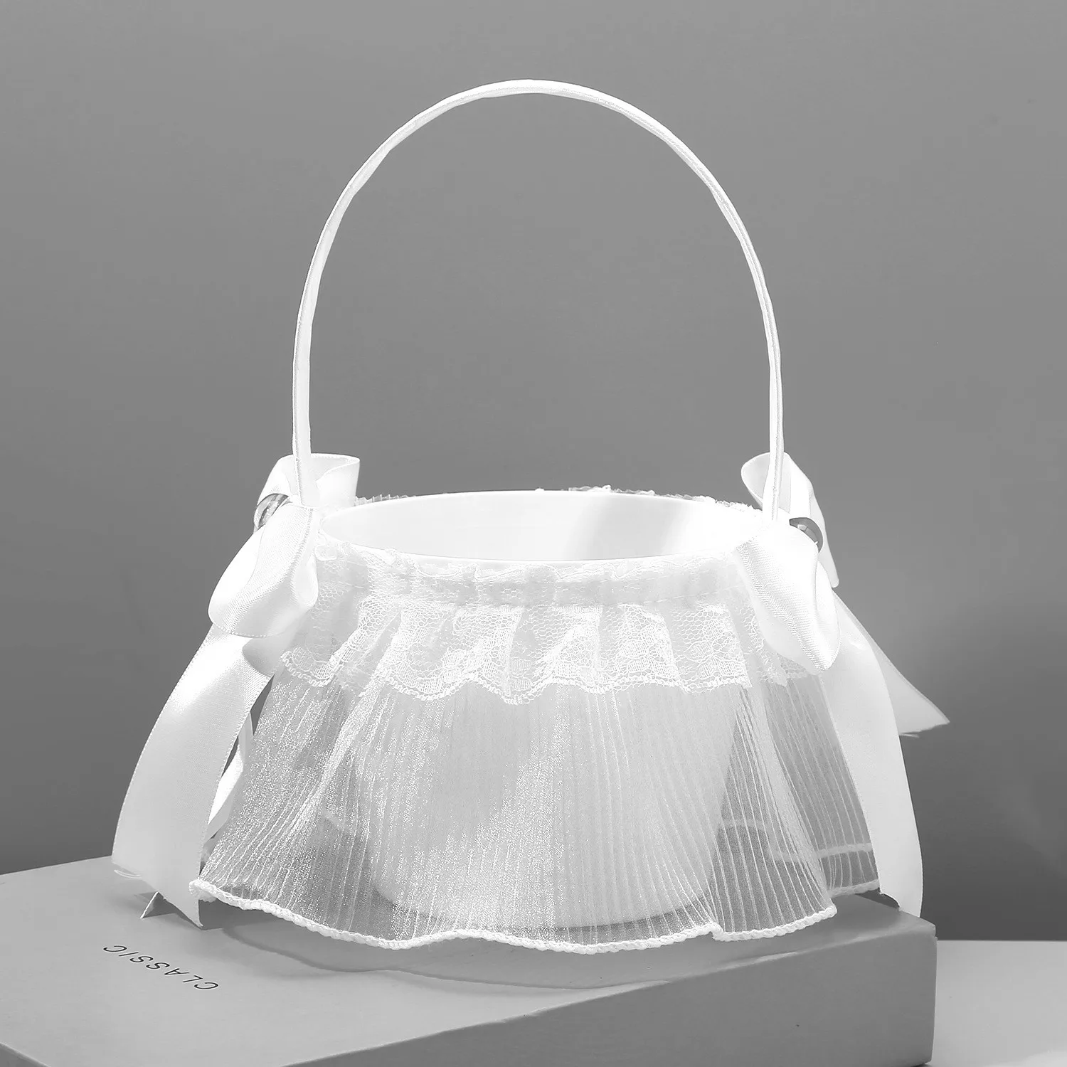 Wedding Flower Girl PetalThrowing Basket Handheld Small Plastic Basket for Ring Display Festival Performance Dance Decoration