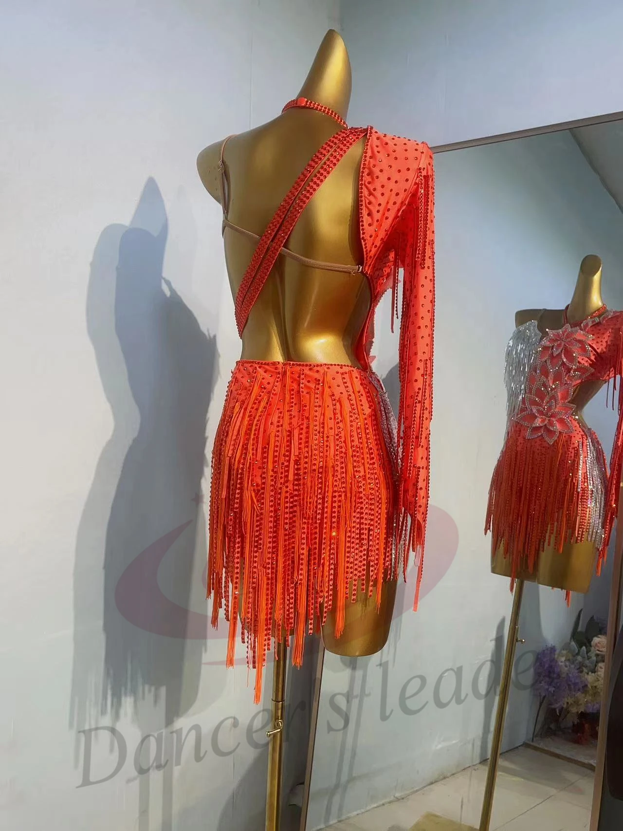 라틴 댄스 경연 대회 여성 하이 엔드 맞춤형 실버 다이아몬드 꽃 실버 체인 탱고 공연 의류 블랙 풀 드레스