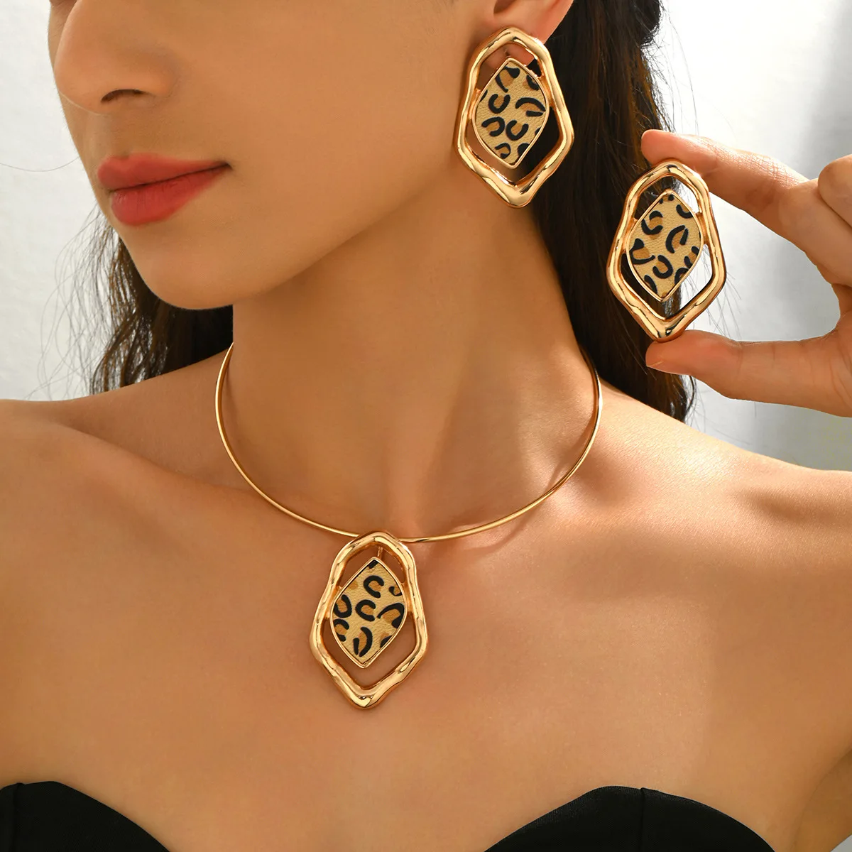 

2PCS Leopard Print Irregular Necklace Chain Earring Set for Women Choker Girls Fashion Jewelry Hot Sale Party Gifts
