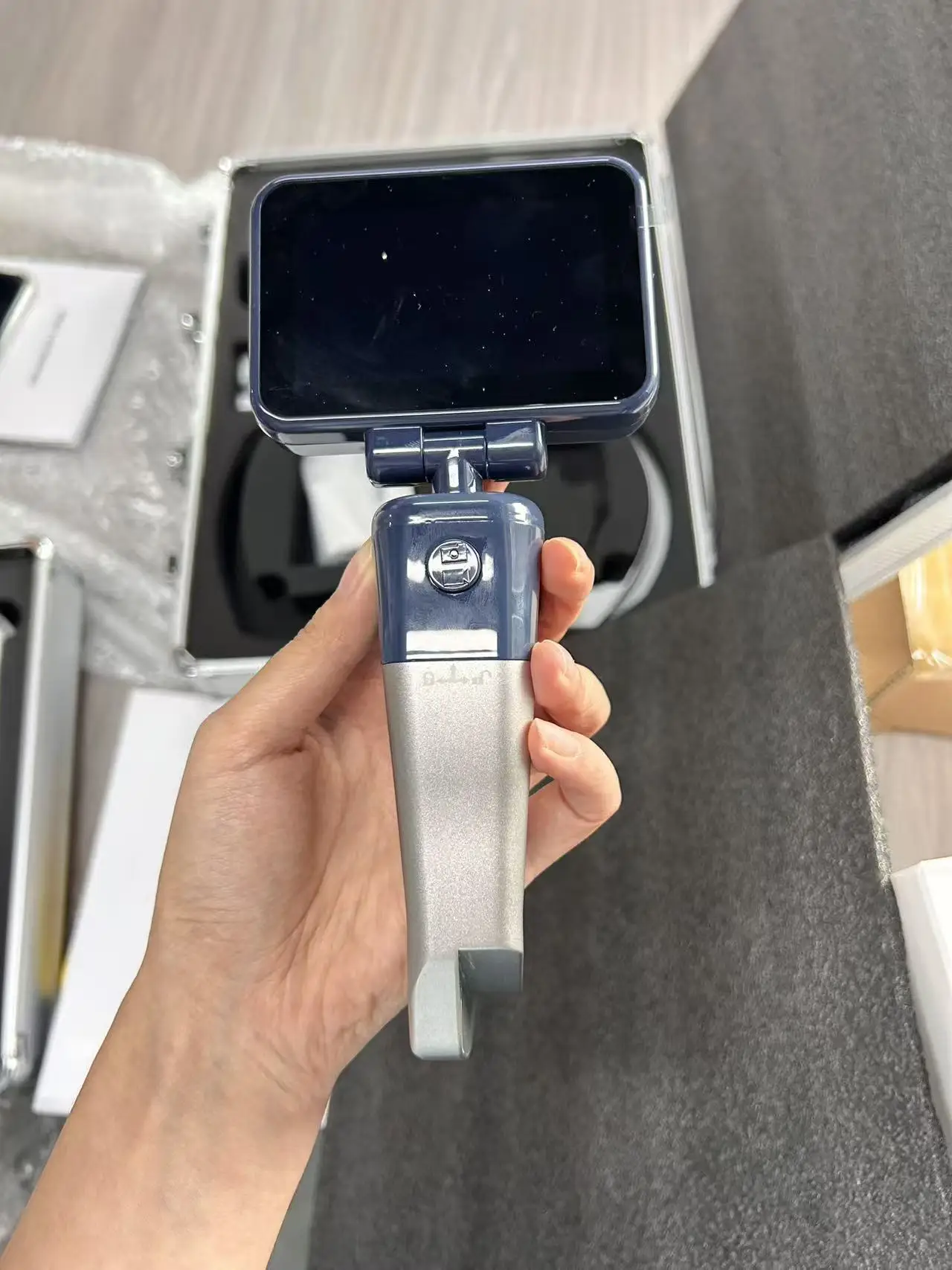 Video Laryngoscope with Disposable Laryngoscope Blades to Prevent Cross-Contamination for Anesthesiology