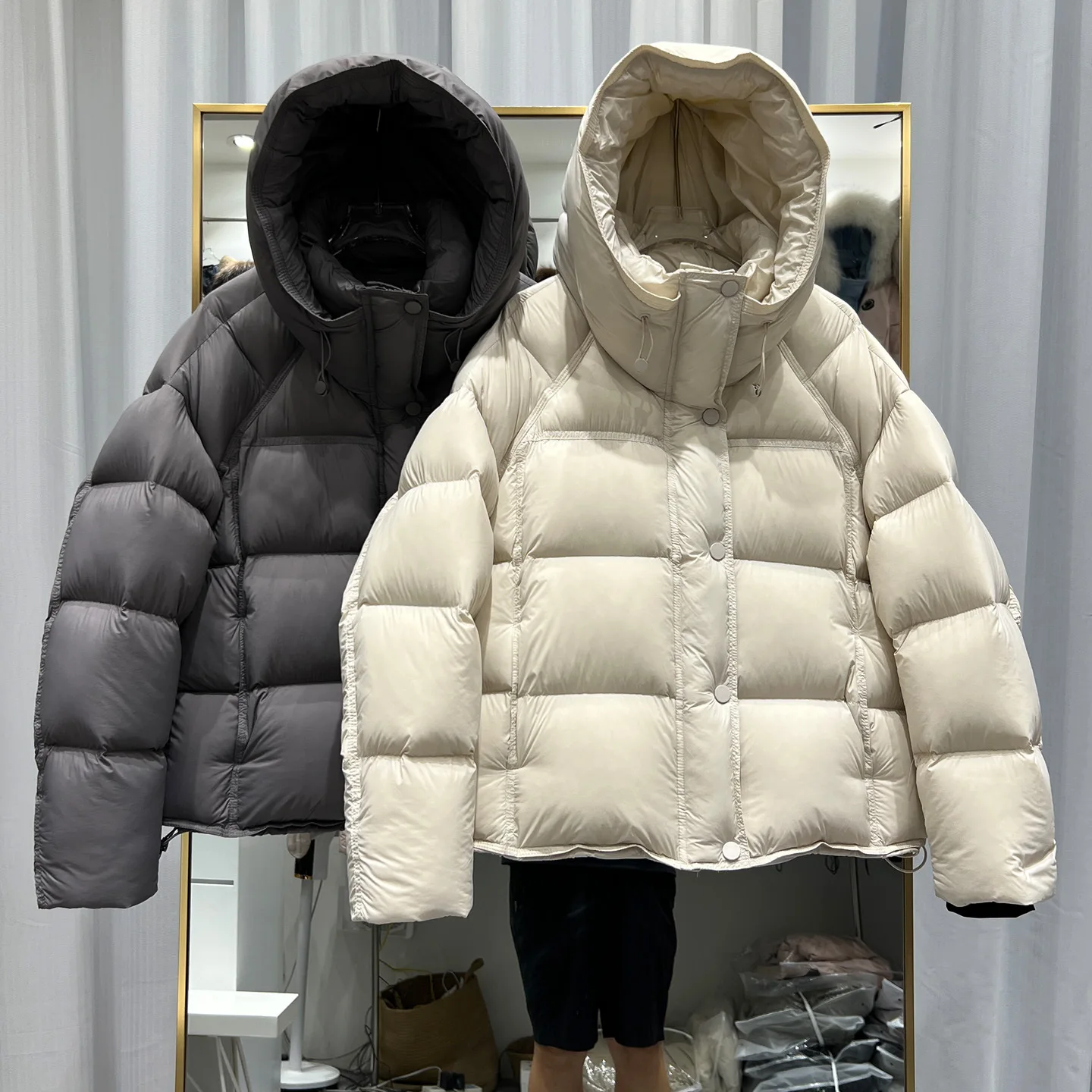 2026 شتاء جديد سترة منتفخة الأبيض بطة أسفل سترة المرأة قصيرة سميكة سحابة معطف فضفاض 90 الأبيض بطة أسفل مقنعين معطف الخبز
