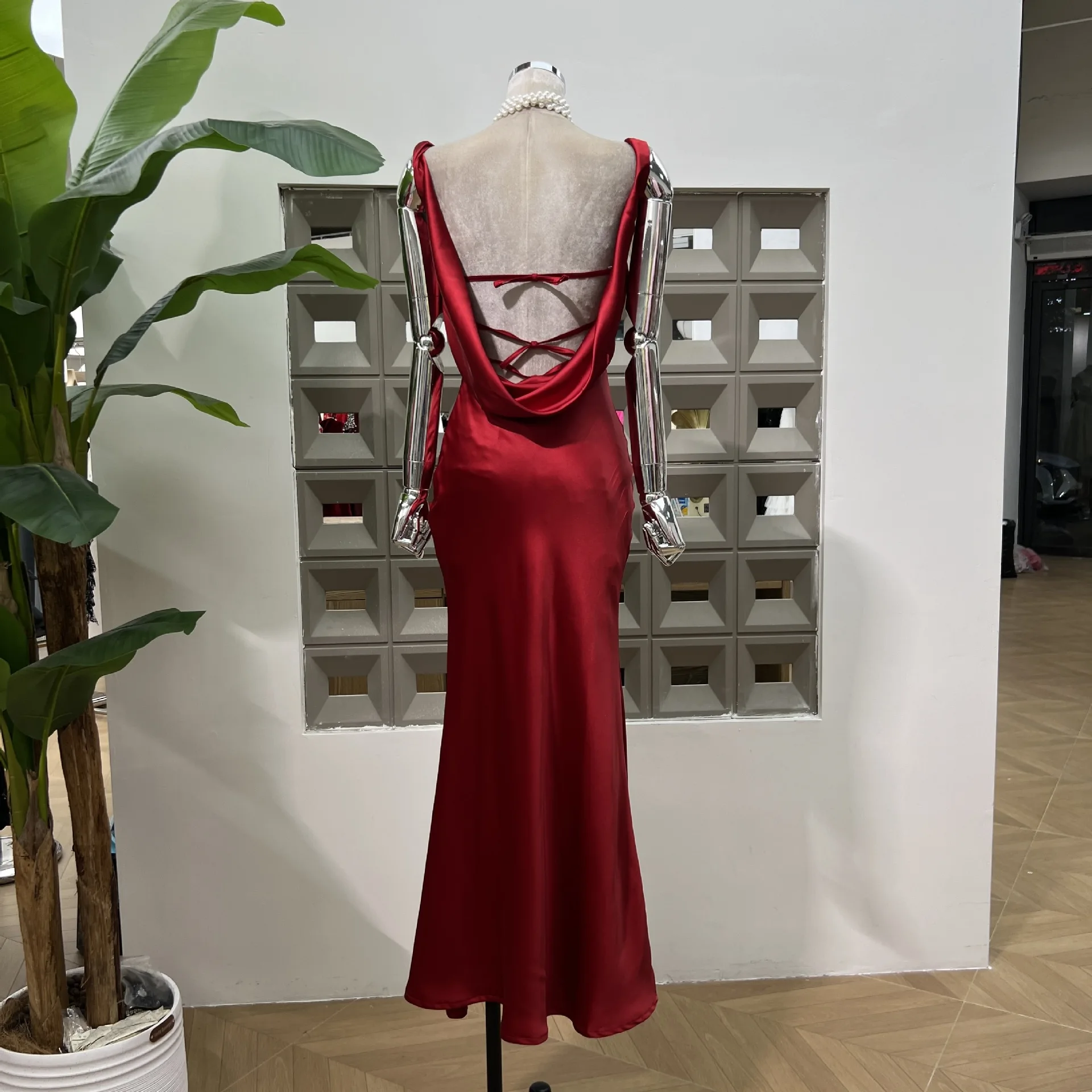 Moda elegante vestidos de festa de brithday para as mulheres 2025 verão sem mangas u sem costas cetim bodycon maxi vestidos roupas femininas