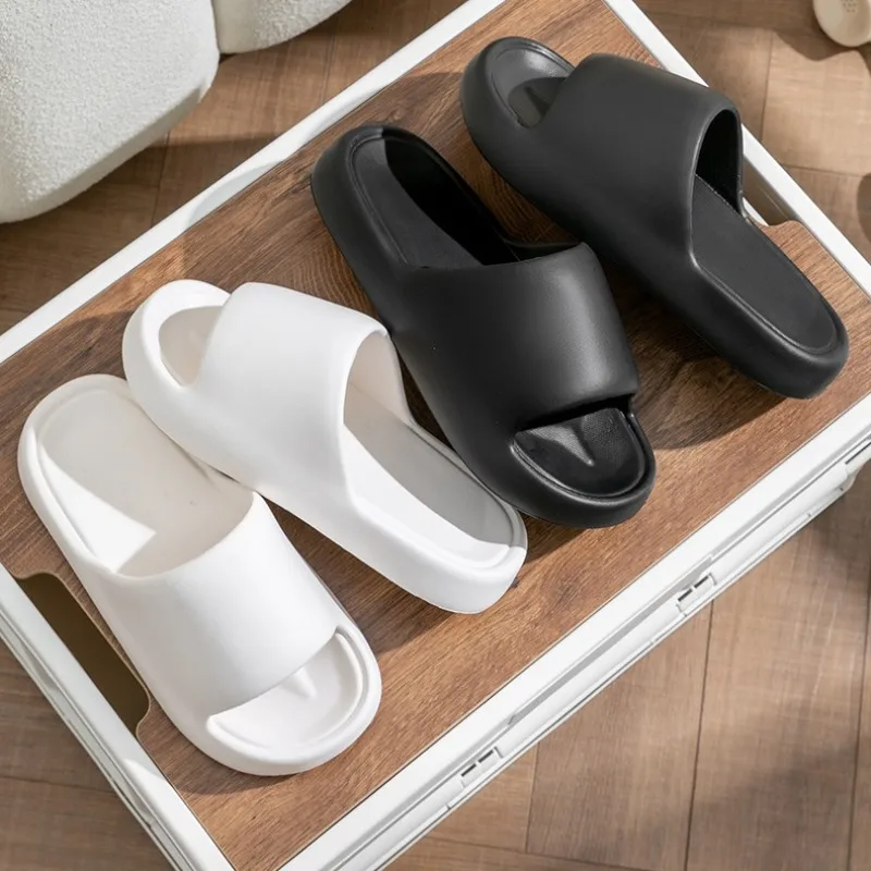 Nouvelles pantoufles nuage pour couple 2026 – Sandales d'été antidérapantes pour femme, semelle épaisse, confortables pour la maison, la salle de bain et la plage, pour homme