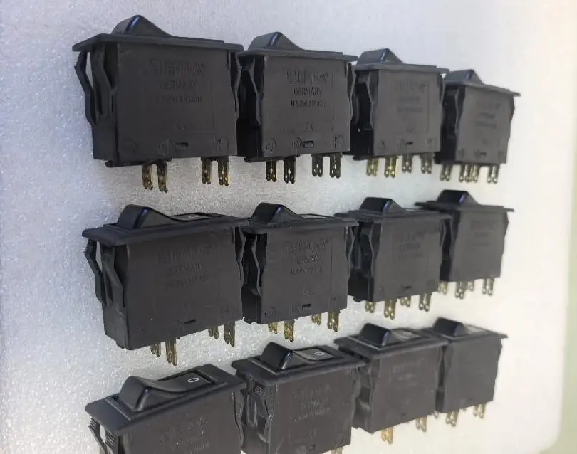 3120-F521-P7T1-W01D 2.5A AC240V  DC50V E-T-A four-leg circuit breaker switch
