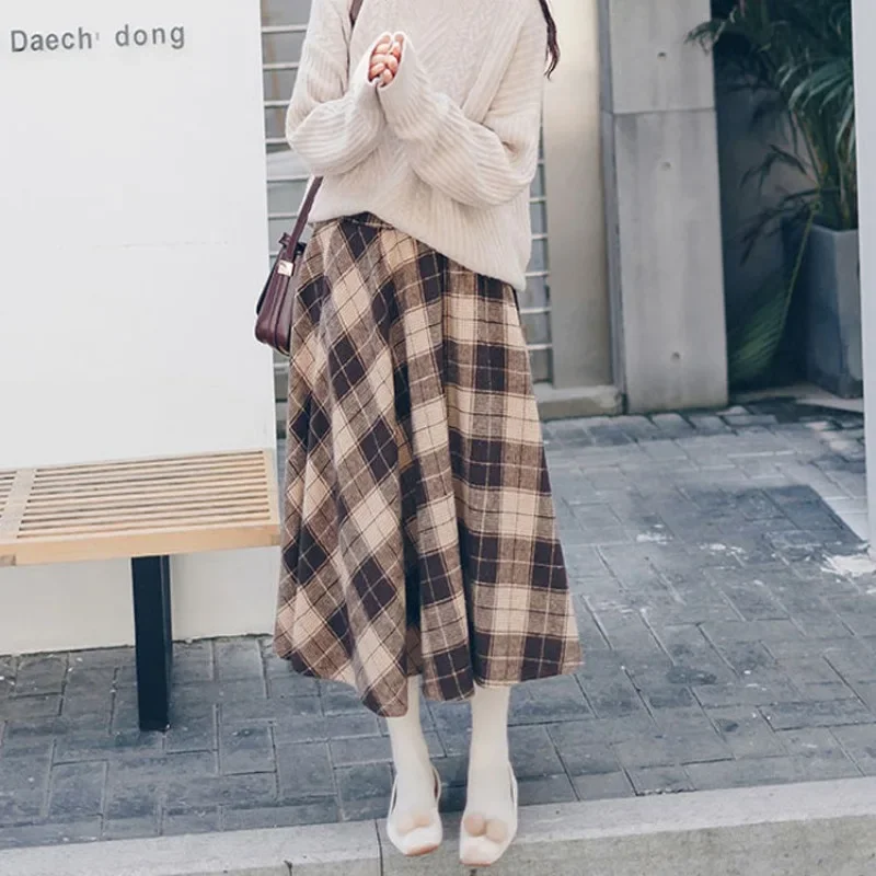 Vintage Plaid Skirt Autumn and Winter Style Slim Mid Length Large Swing Skirt Knee Length Elegant A-line Soft Plush Skirt