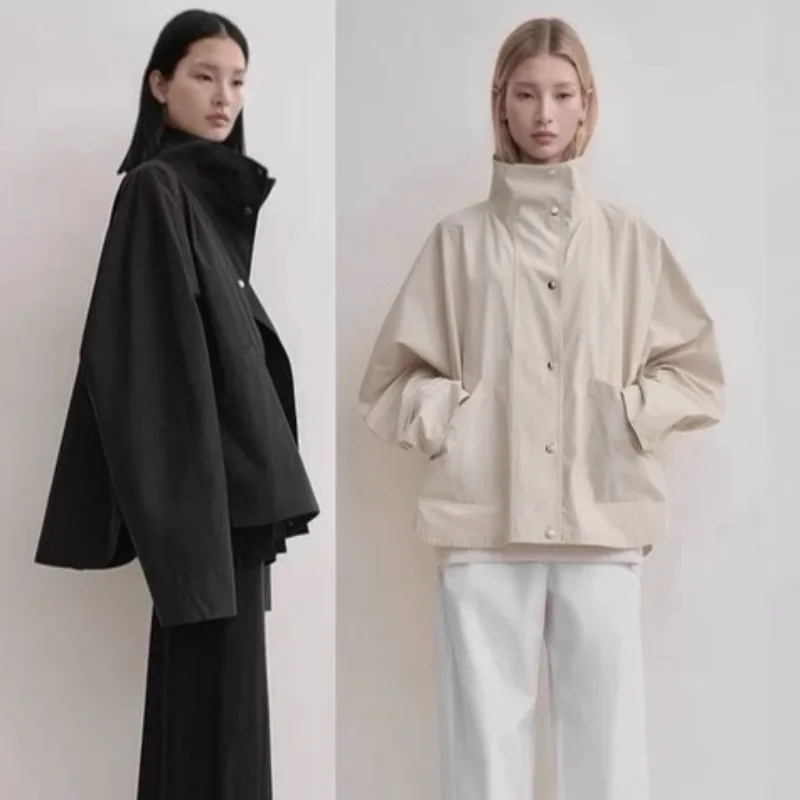 

Women's Standing Collar Short Windbreaker, Oyster Colored Bat Sleeves, Nordic Niche Workwear Jacket for Autumn and Winter