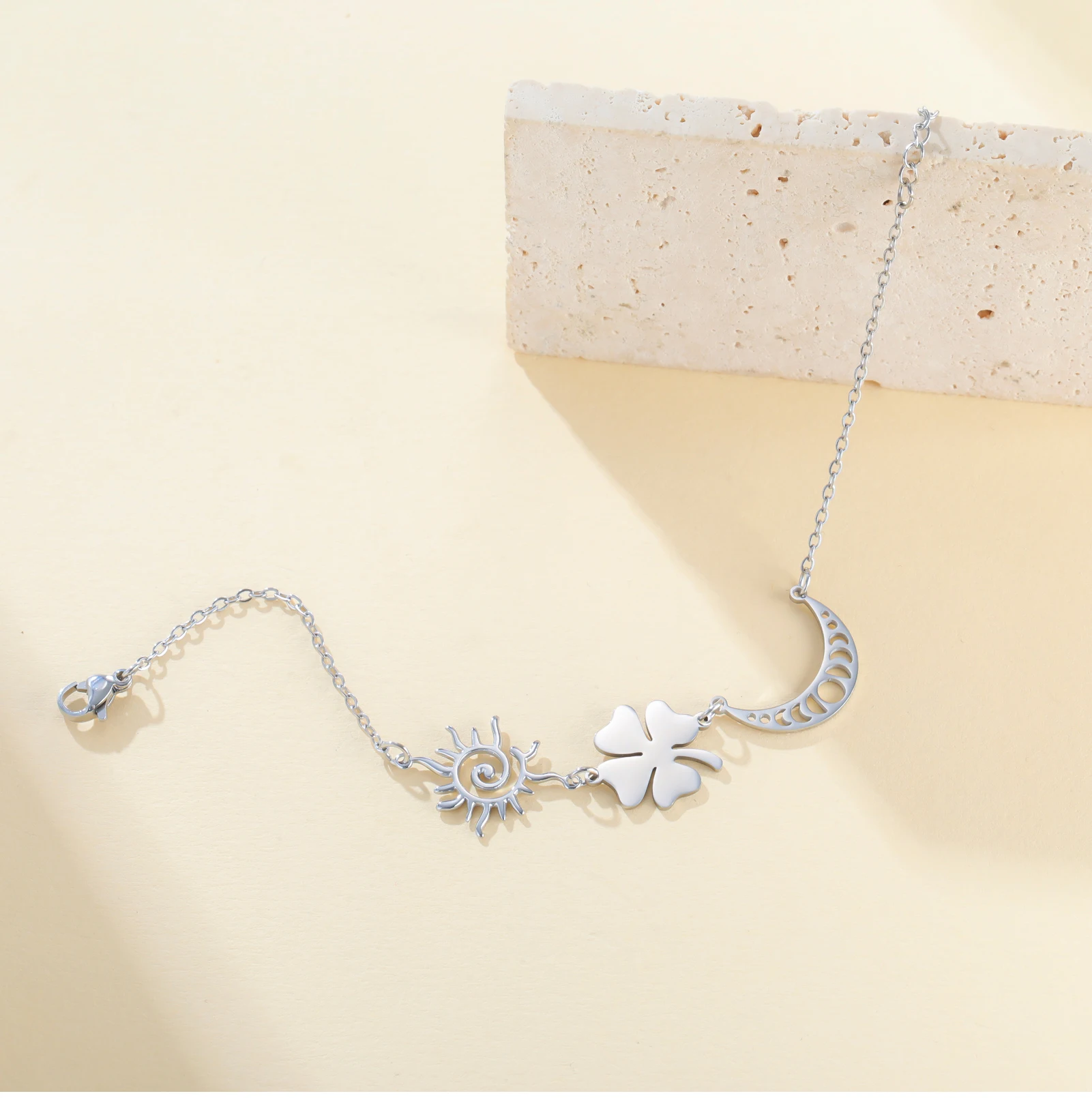CoolTime Zierliches Sonne & Mond Vierblättriges Kleeblatt Damenarmband aus Edelstahl Glücksbringer Täglicher Schmuck für Frauen Geschenk – Detail 11