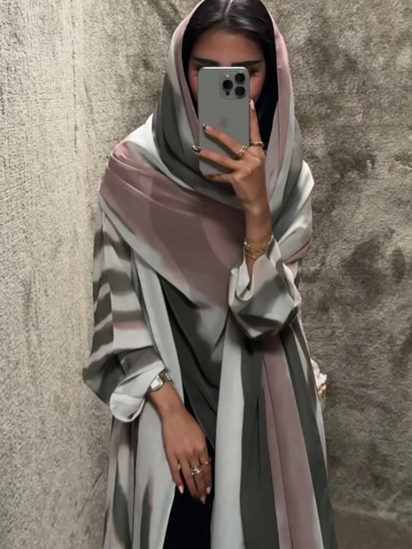 Elegant Arabic Abaya with Striped Print, Long Sleeves, Loose Fit, Traditional Fashion Abaya Robe