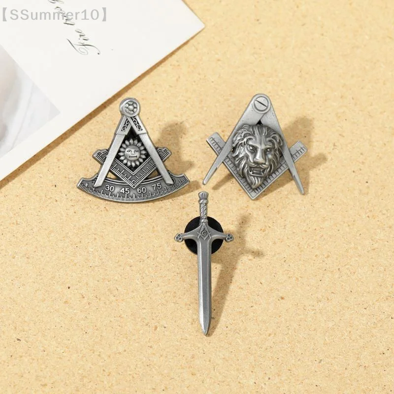 【SSummer10】1Pcs Sun Lion Head Design Freemason Emblem Pins Mason Badge Vintage Masonic Emblem Sword Shaped Brooches【SS】