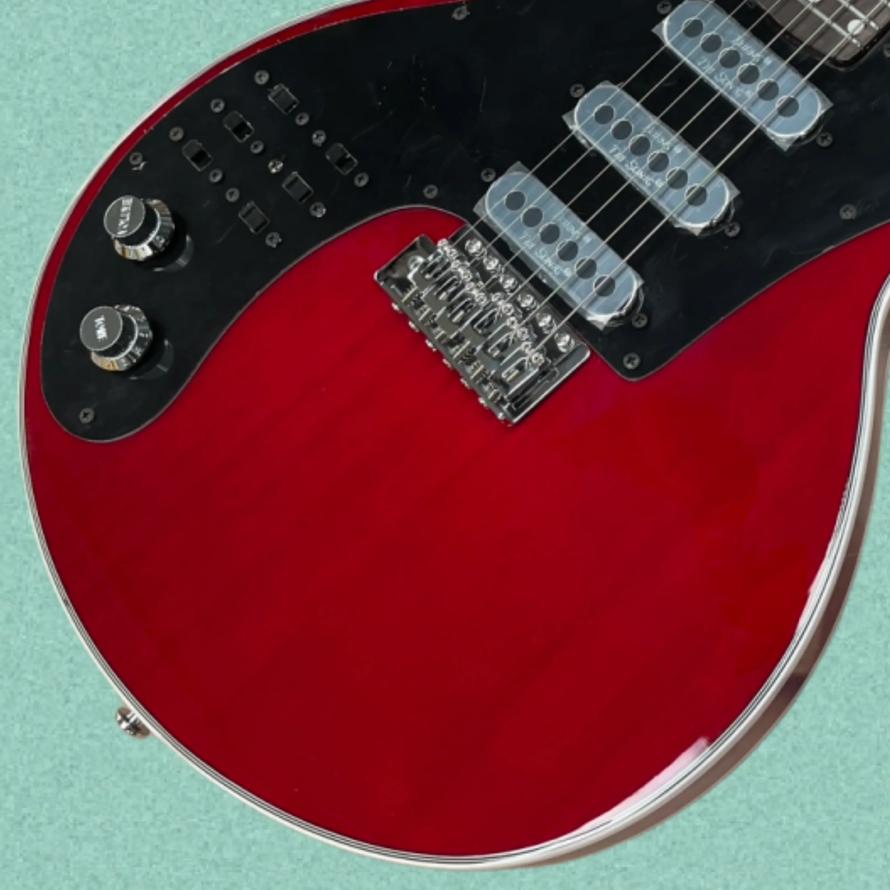 6-string red electric guitar with black pickguard,SSS pickups,silver hardware guitars,left-handed friendly rock electricguitarra