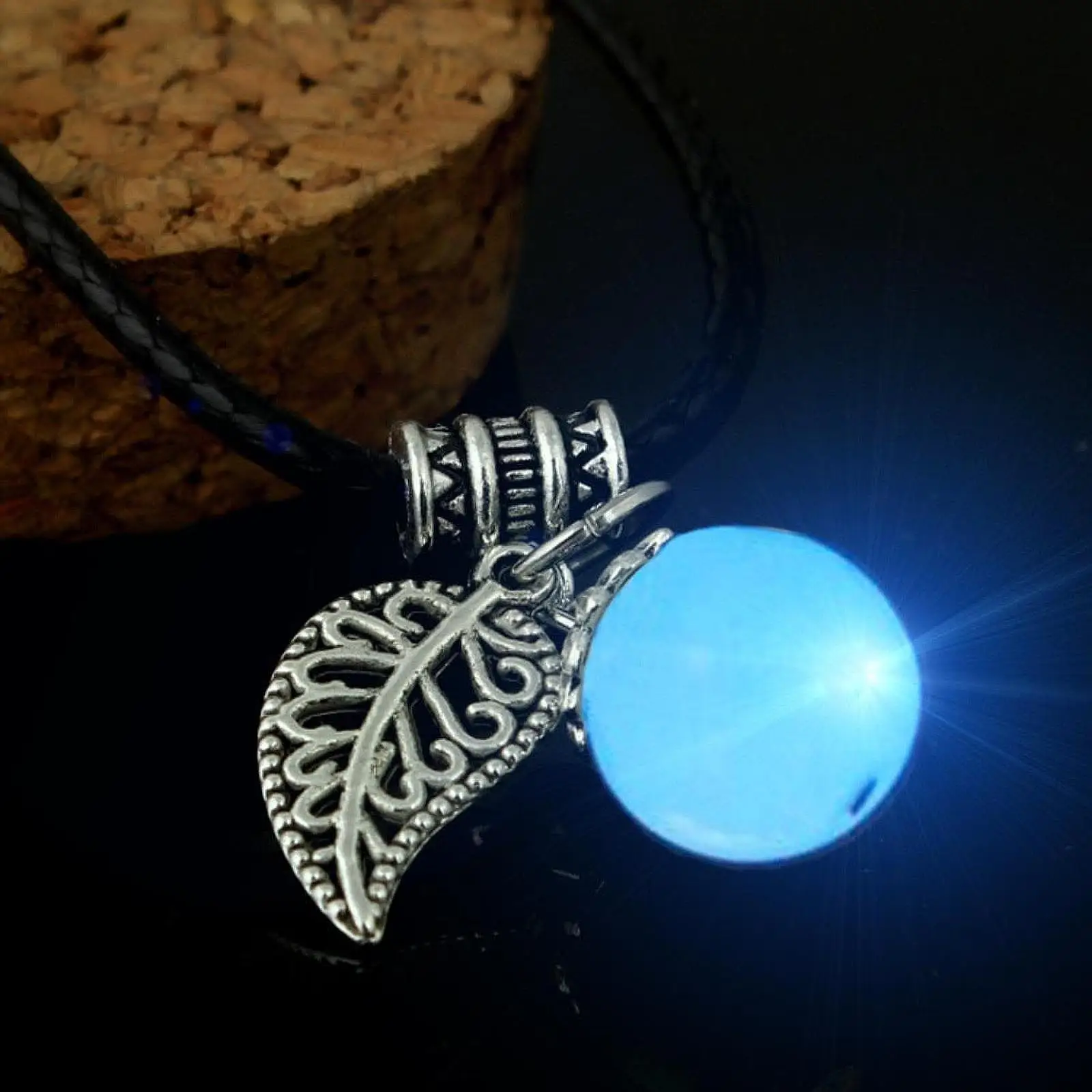 

Pendant Necklace Luminous Necklace Costume Decor Glow in The Dark Necklace for