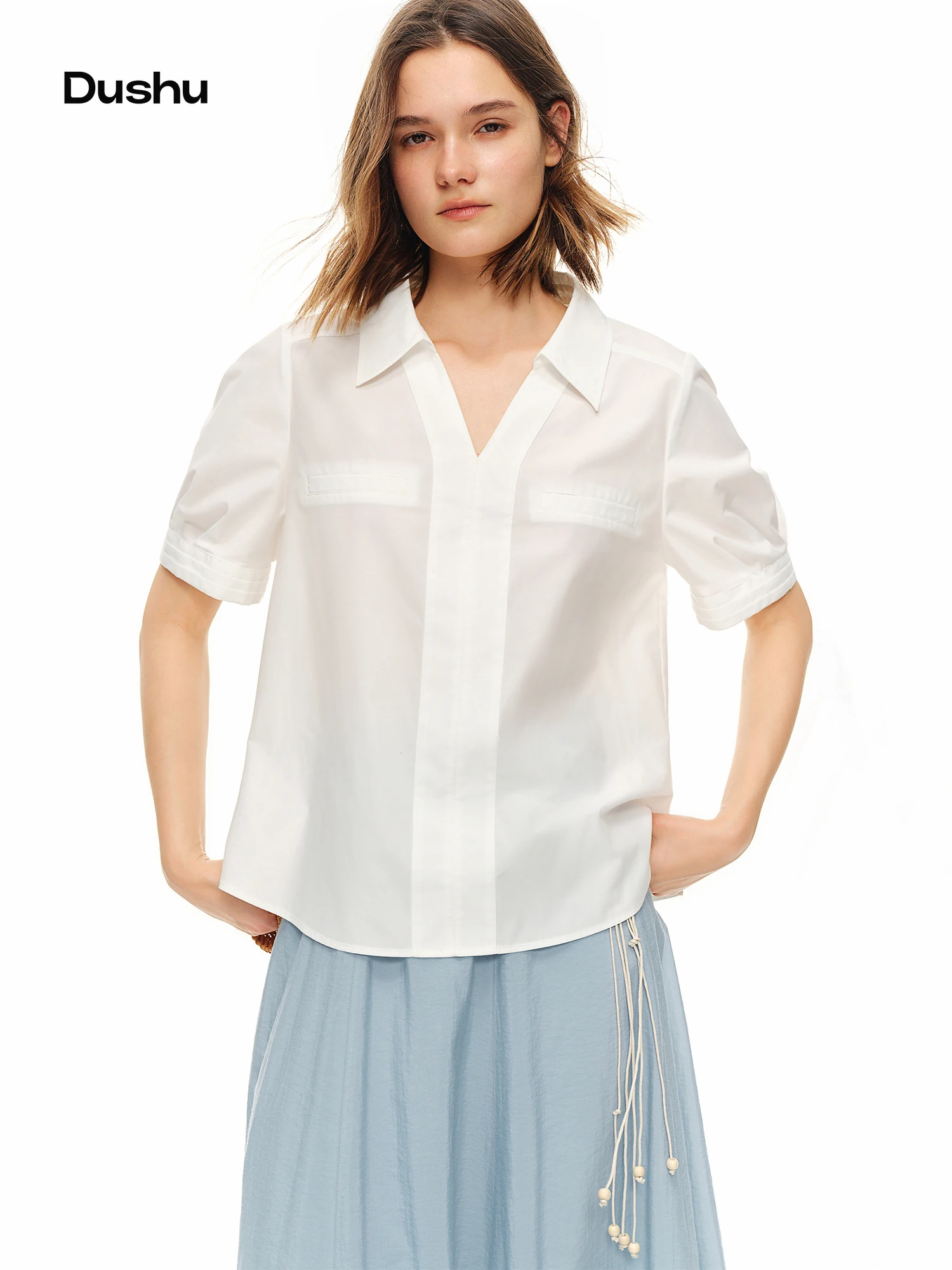 

DUSHU Women's Commuting Wardrobe: Elegant Minimalist V-Neck Short-Sleeve Shirt Summer 2026 New Arrival Slimming Versatile Shirts