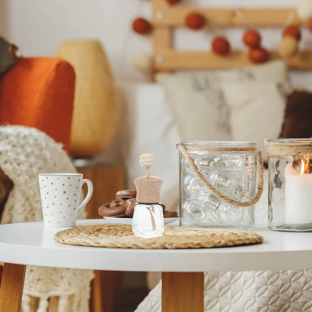 

4Pcs Compact Car Diffuser Exquisite Perfume Bottle Design Safe Durable Glass Wood Materials Car Diffusers for Essential Oils