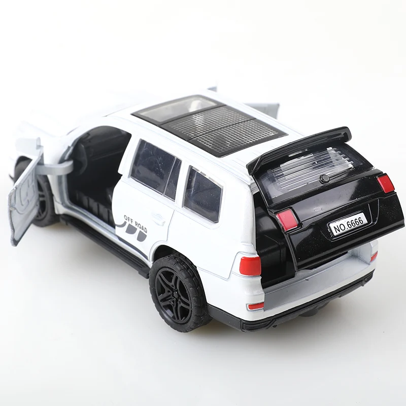 (Insaccato) 1/36 Modello di auto in lega Simulazione Land Cruiser SUV Auto Veicolo Tirare indietro Ornamenti per auto Collezione di giocattoli per bambini ragazzo