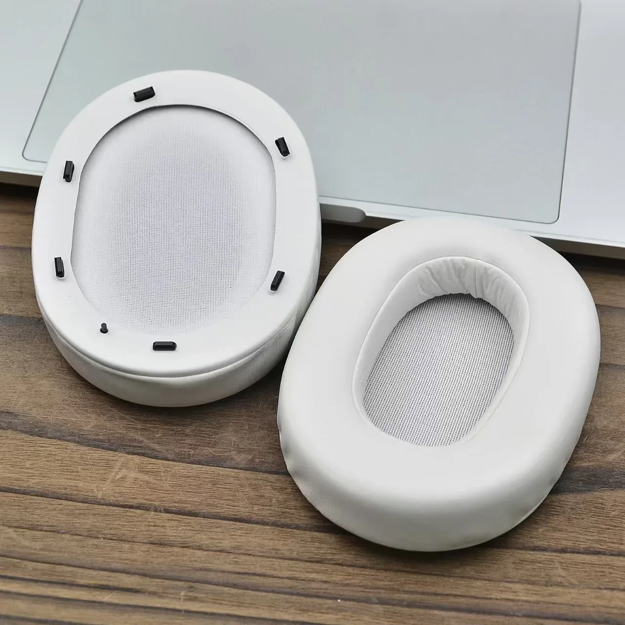 Ersatz-Ohrpolster mit Kunststoffclips/Silikon-Reißverschluss-Schutzabdeckung für das Sony ULT WEAR WH-ULT900N Headset – Detail 2