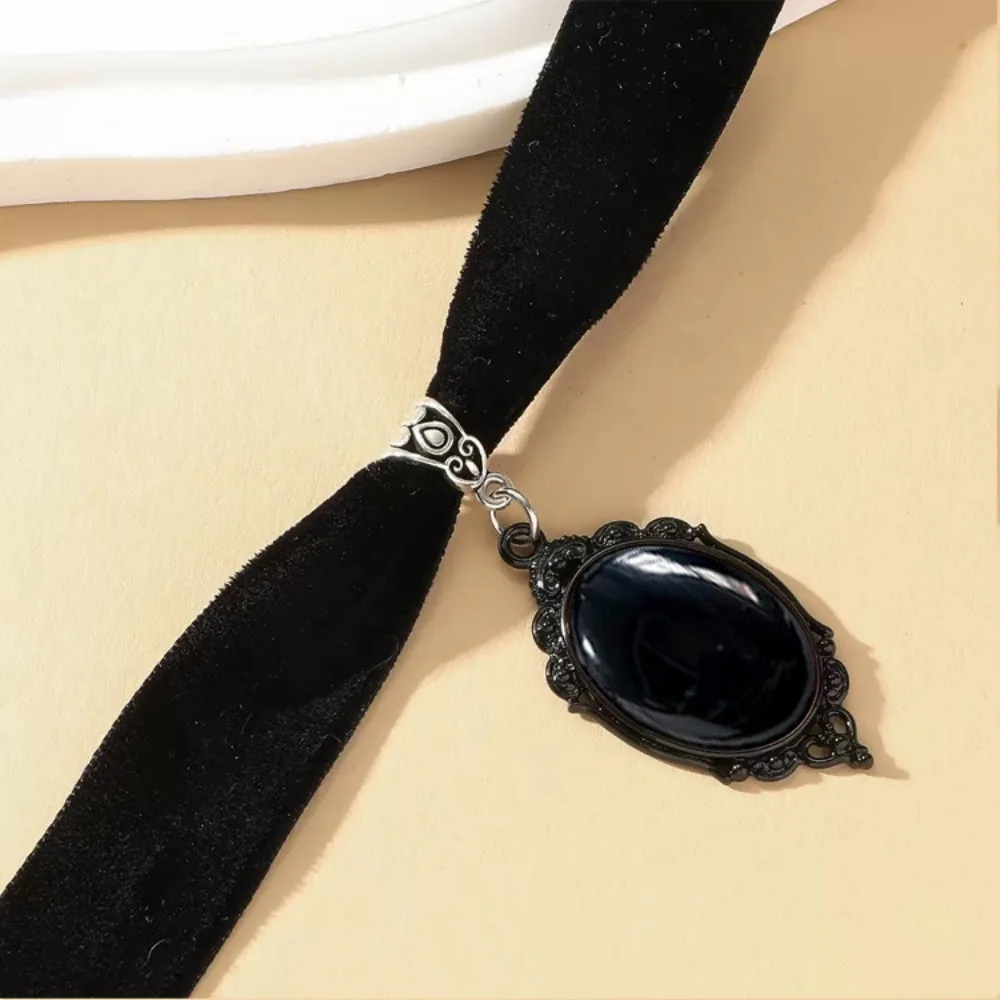 Gothic Vampire Cameo Pendant Choker Velvet Necklace for Women Fashion Pagan Witchcraft Jewelry Girls Gifts Creative Choker view 4