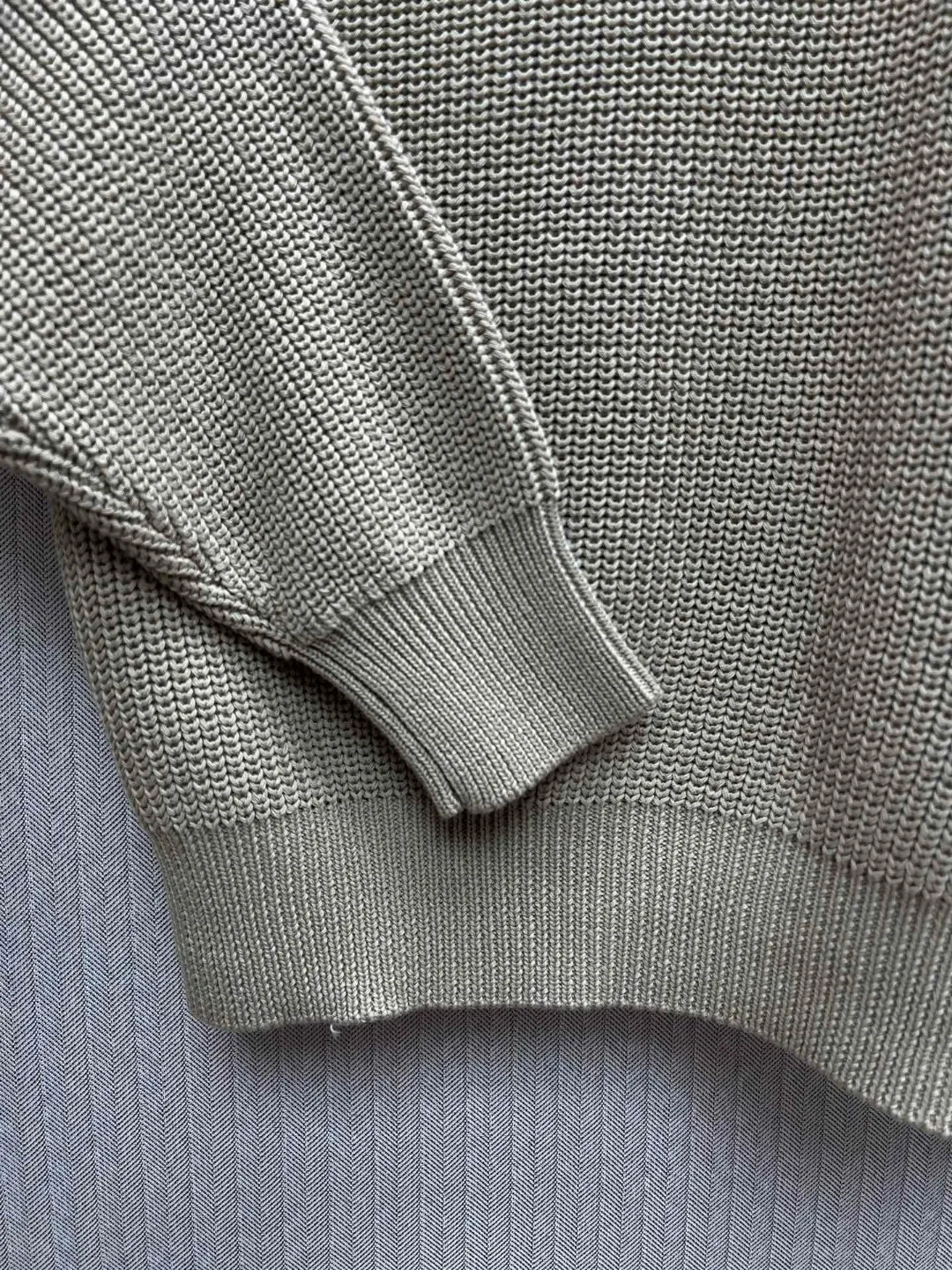 เสื้อสเวตเตอร์ไหมพรมแขนยาวทรงหลวม คอตั้งติดกระดุม สไตล์เงินเก่าแบบอิตาลี LP รุ่นต้นฤดูใบไม้ร่วง 25