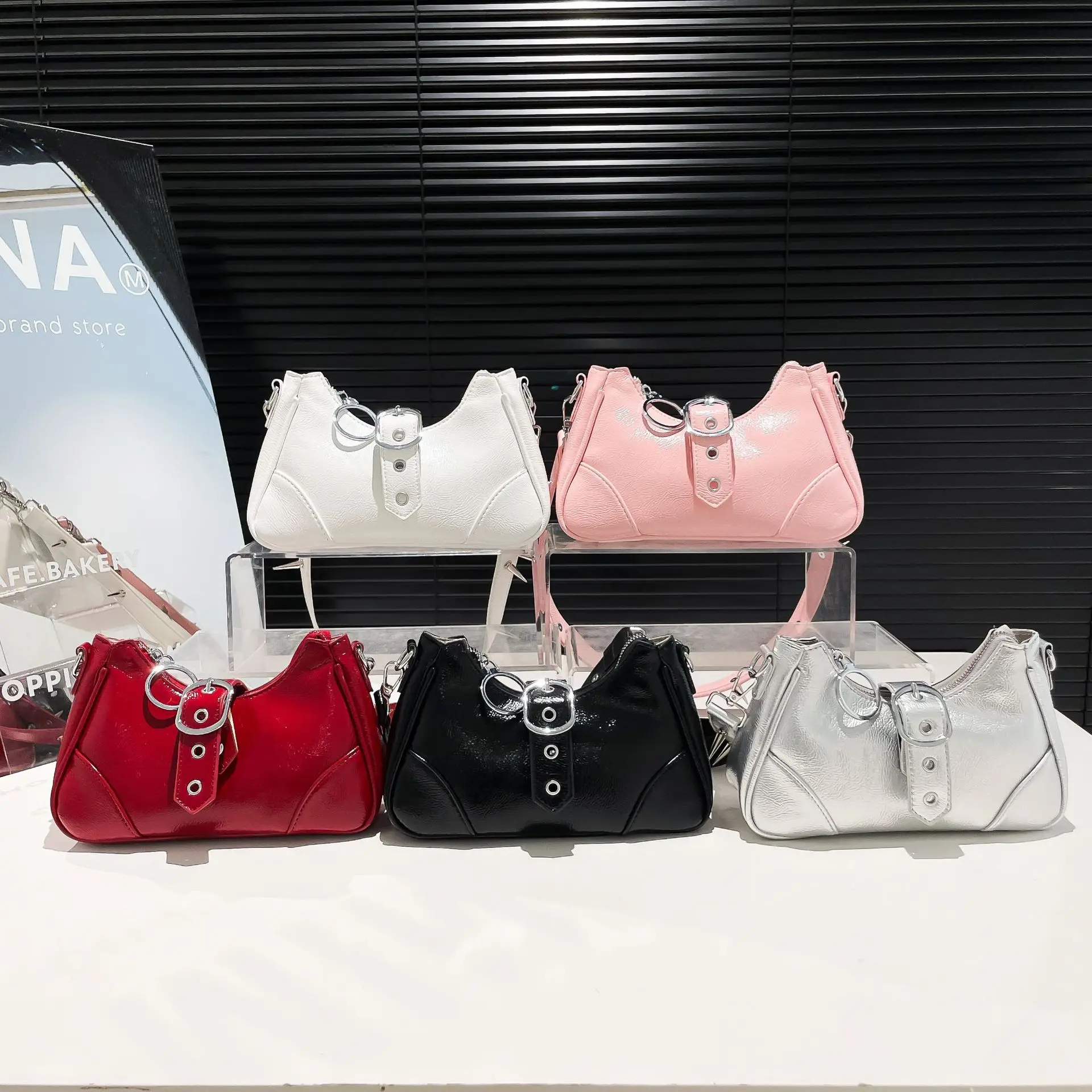 

2025 Fashion New large-pointed PU shoulder bag, solid color zipper & buckle, punk super cool women's crossbody bag