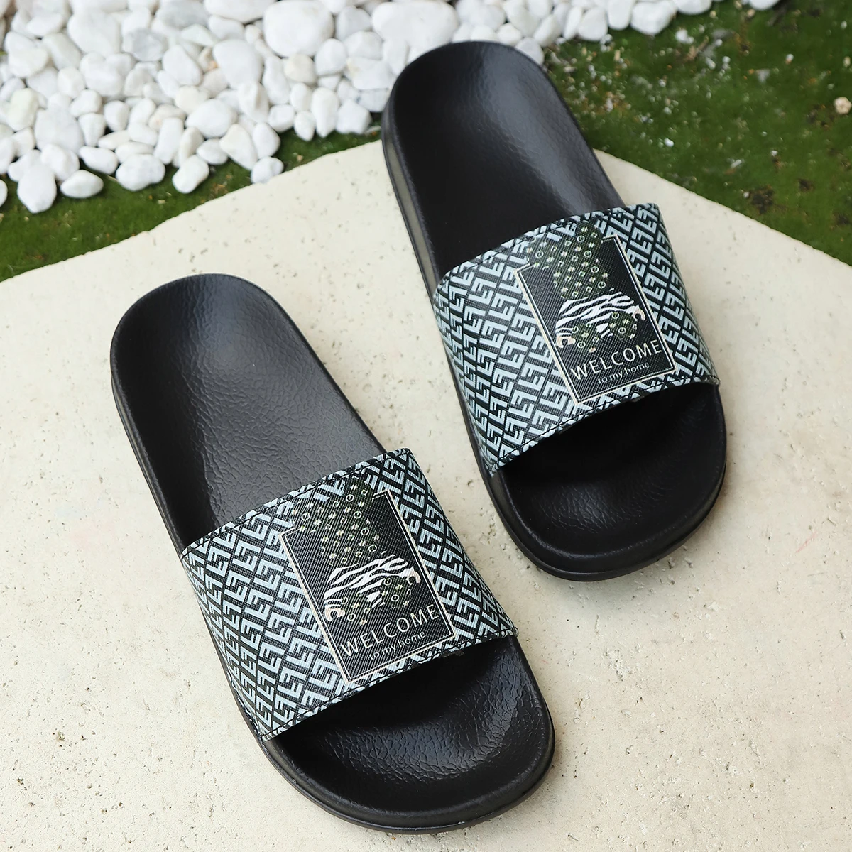 Women's Casual Fashion Slippers - Lightweight Indoor and Outdoor Home Shoes, Stylish and Breathable Fabric Lining, Suitable for Home, Garden, and Beach Use, Comfortable for All Seasons