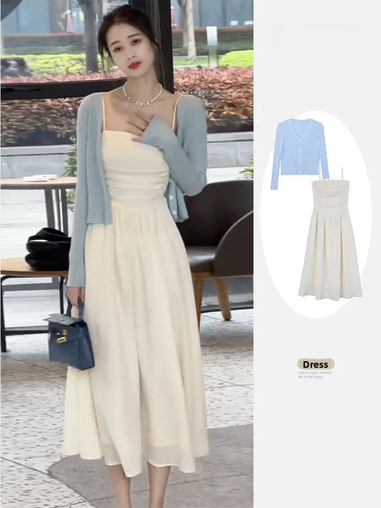 

Белый комплект с длинным топом без бретелек и юбкой А-силуэта: модный летний тренд, красивая юбка с драпировкой на талии, идеально подходит для повседневной носки