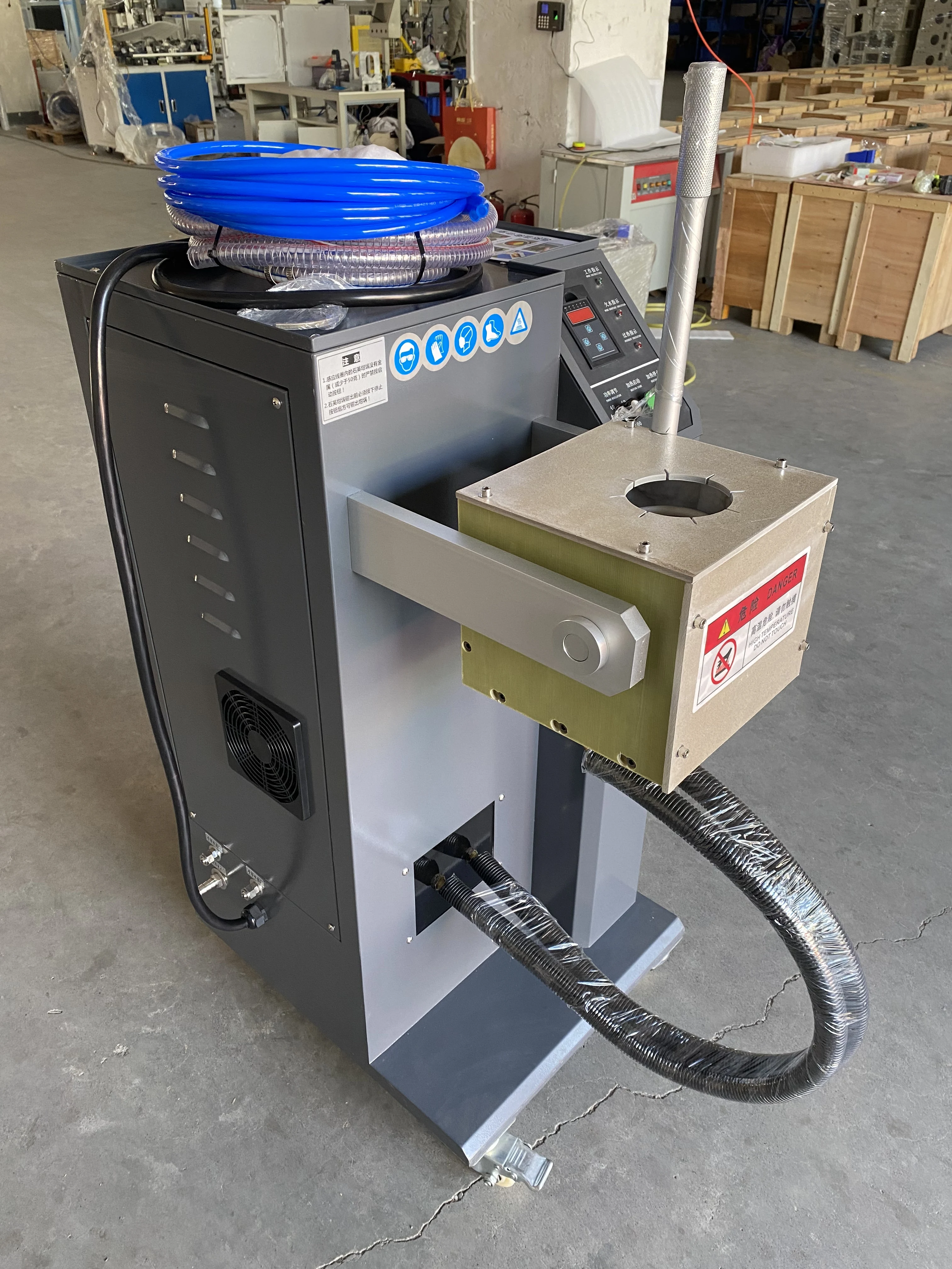 Vertical gold melting furnace use quartz crucible