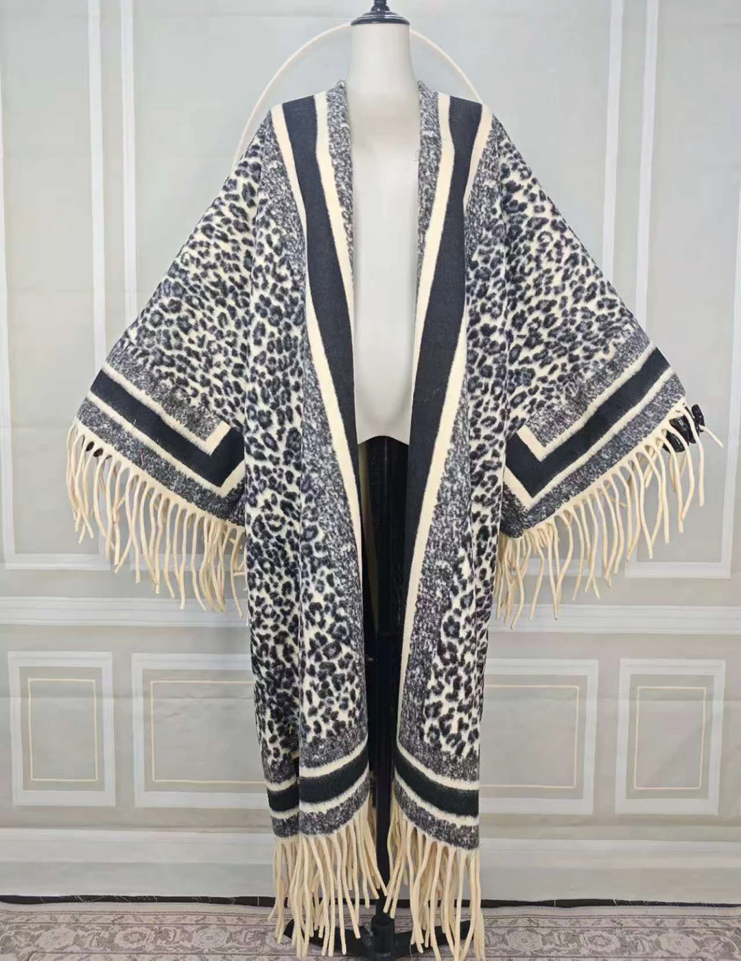 

Winter Women's Fashion Open Front Cardigans Oversize Popular Animal Printed Tassel Kimonos African Lady Luxury Robe Warm Duster