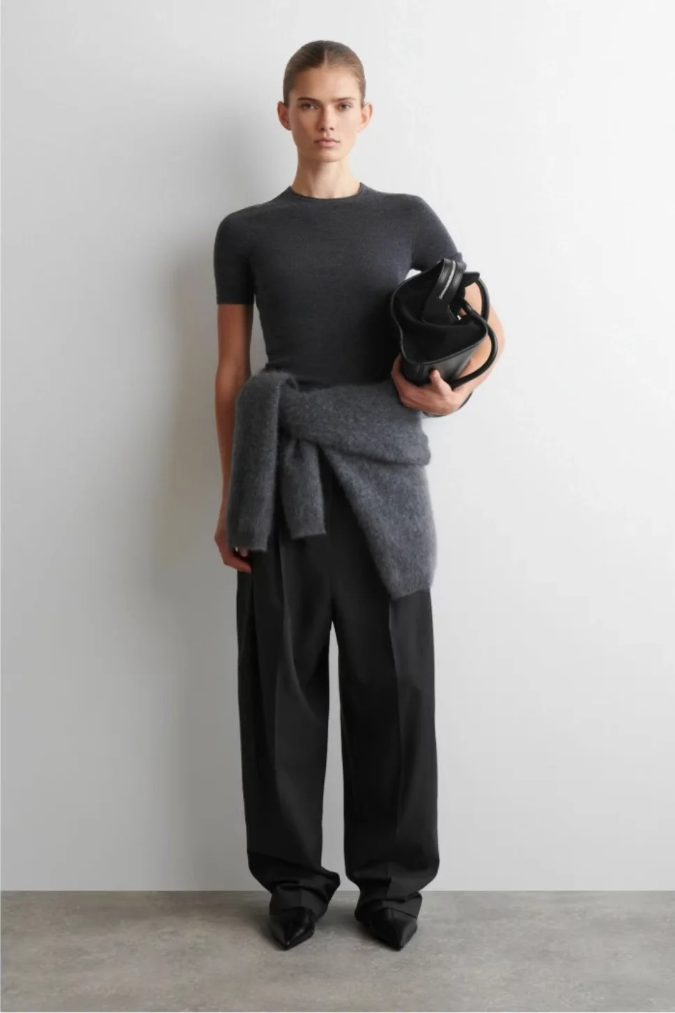 

XIMIAN APPAREL 2026 YAZHIMEI cos spring new style of Women's relaxed fit deep grey round-neck wool blend short-sleeved T-shirt