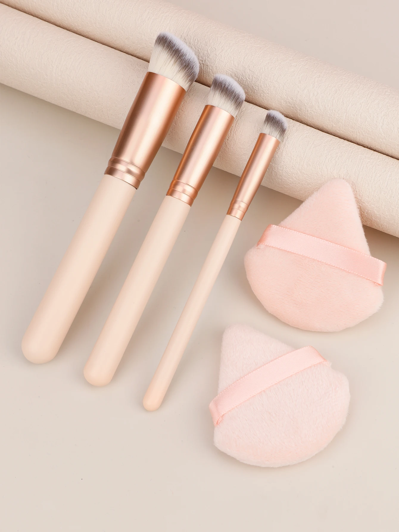 คอนซีลเลอร์ 5 ชิ้นชุดแปรงพัฟเริ่มต้นผมนุ่มนักเรียนคอนซีลเลอร์แปรง Blush Loose Powder คอนซีลเลอร์ Foundation Sof