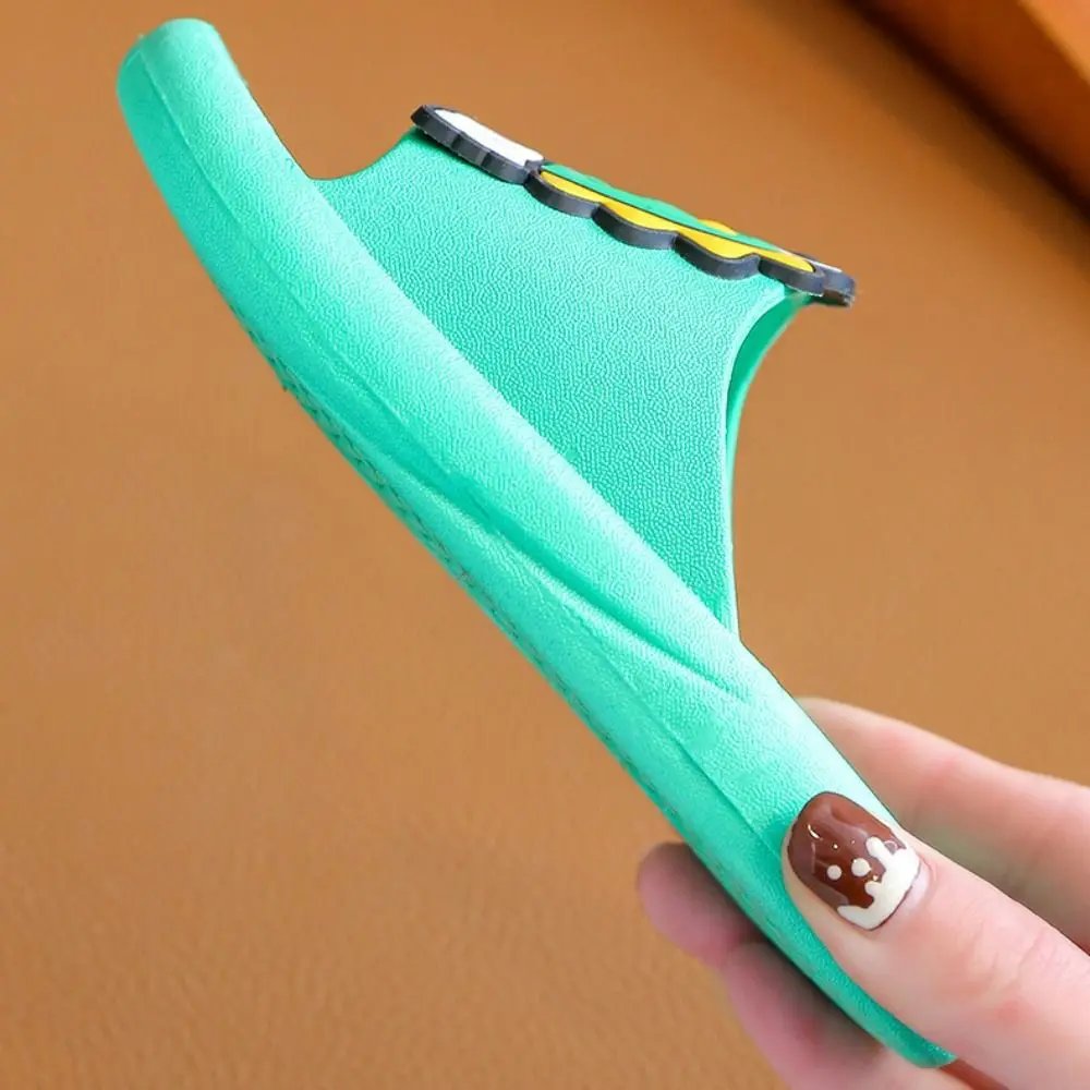 الكرتون لطيف ديناصور النعال منصة المضادة للانزلاق الكرتون الحيوان النعال بلون PVC الأطفال الحمام الصنادل الأولاد