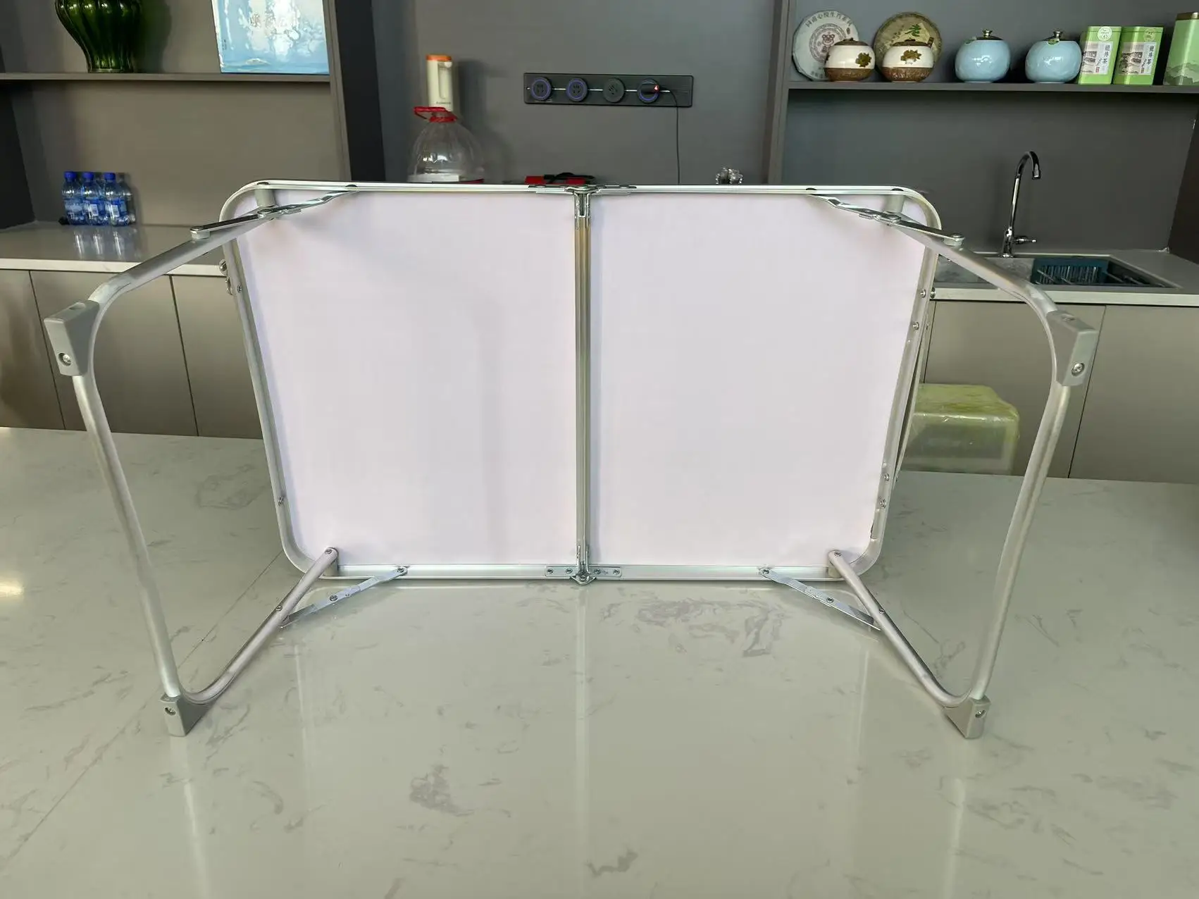 YTYIN Mesa plegable de metal portátil moderna de acero inoxidable y aluminio para dormitorio, playa, senderismo y camping