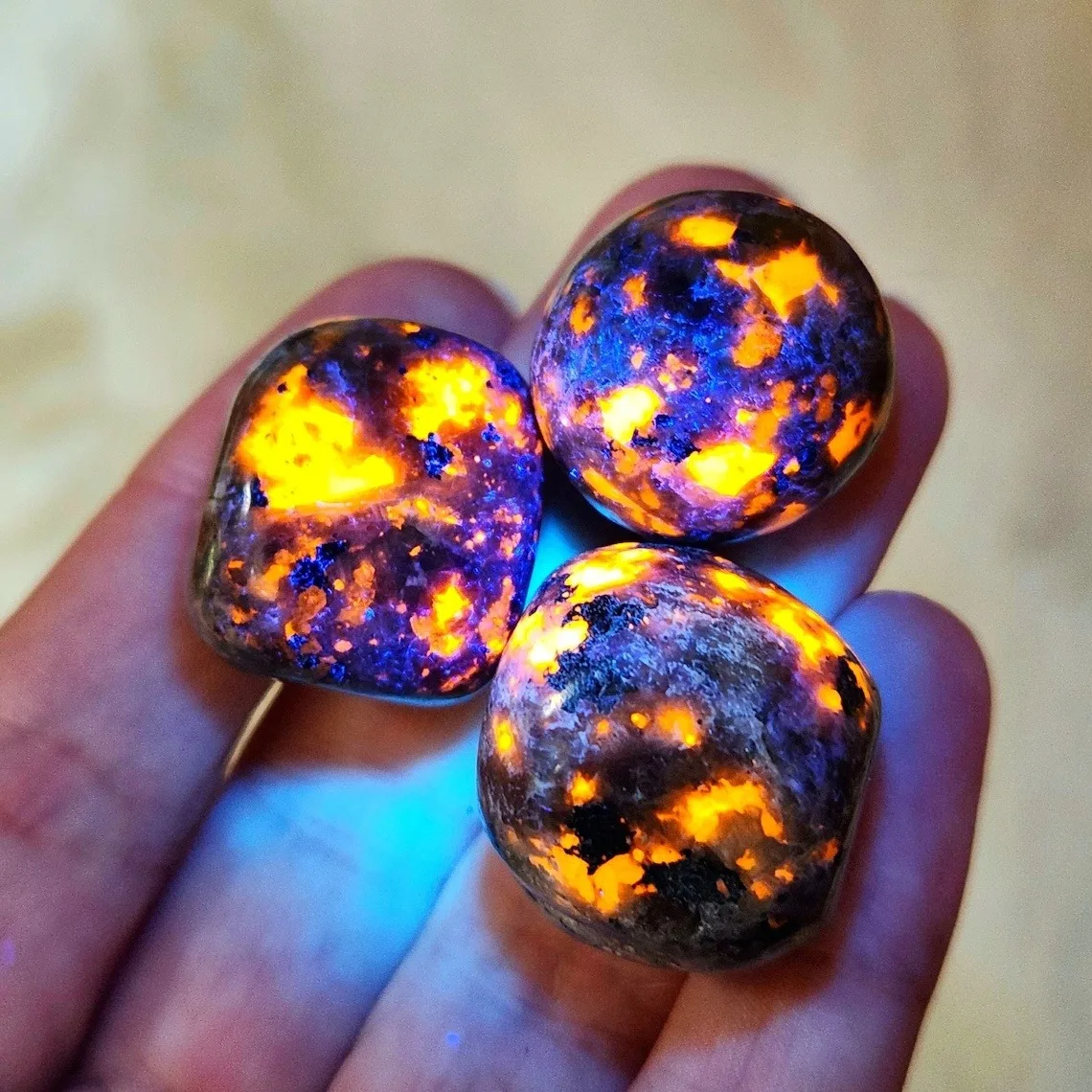 Natural Yooperlite Flame Stone Crystal Gravel | Large Particle Glowing Orange-Yellow Stones for Home Aquarium Garden Decor