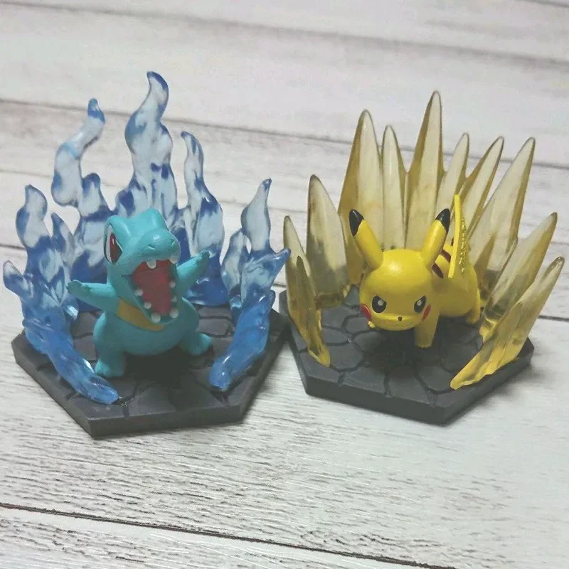 Gacha Electric VS Water Scene Pikachu Piplup Totodile Joltik Action Figure prodotto finito modello giocattoli