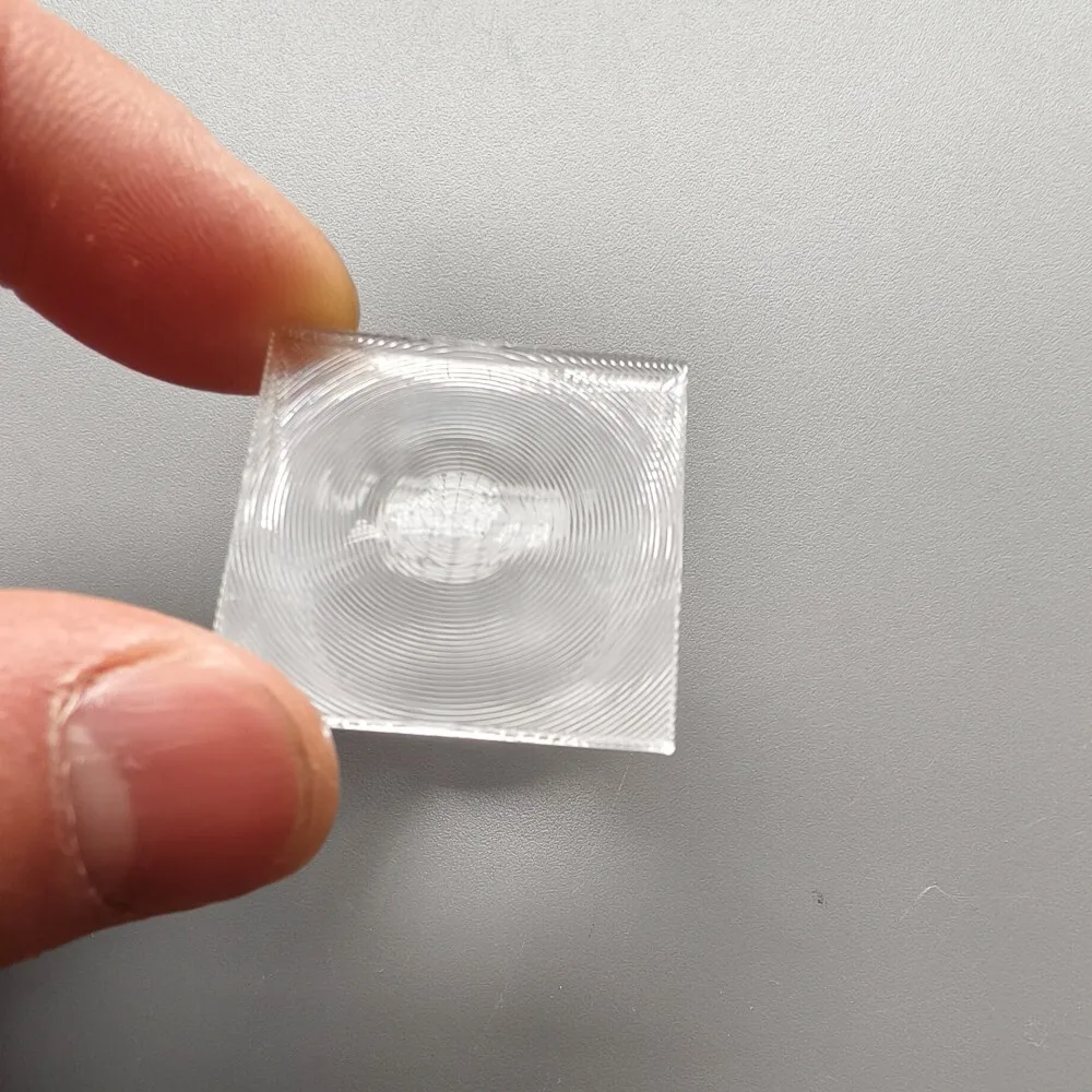 

30x30mm Mini Optical PMMA Plastic Solar Condensing Fresnel Lens Focal Length 1PC