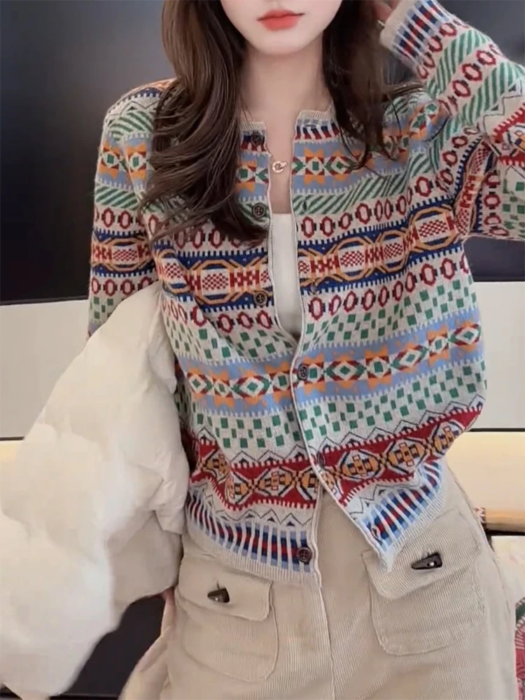 

Новый женский вязаный кардиган в стиле ретро с круглым вырезом, осенне-зимний, больших размеров, элегантный, стройнящий, универсальный, цвета кашемира.