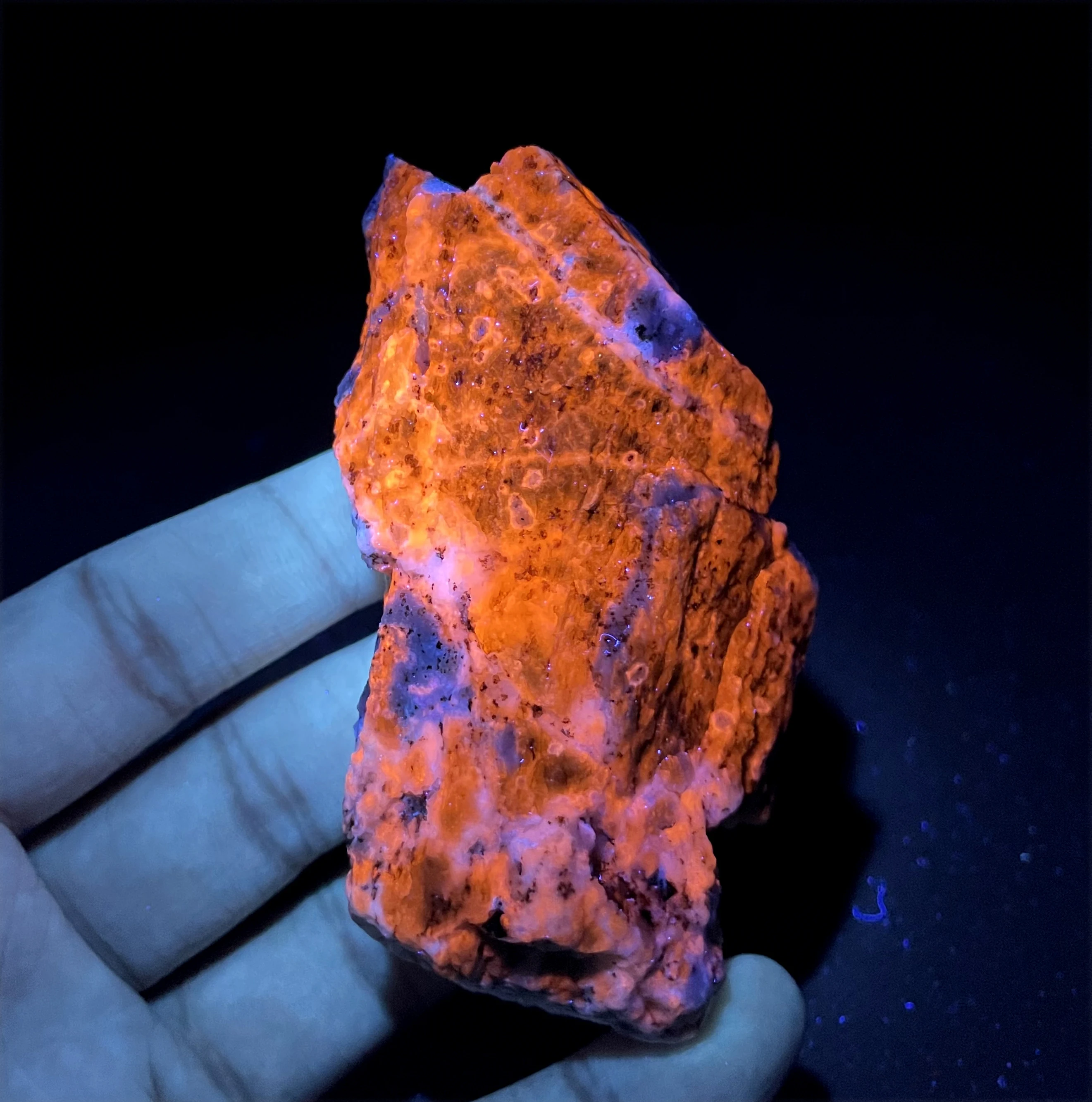 BEST! 100% Natural Afghan orange Fluorescent blue Sodalite Mineral Specimens stones and crystals quartz