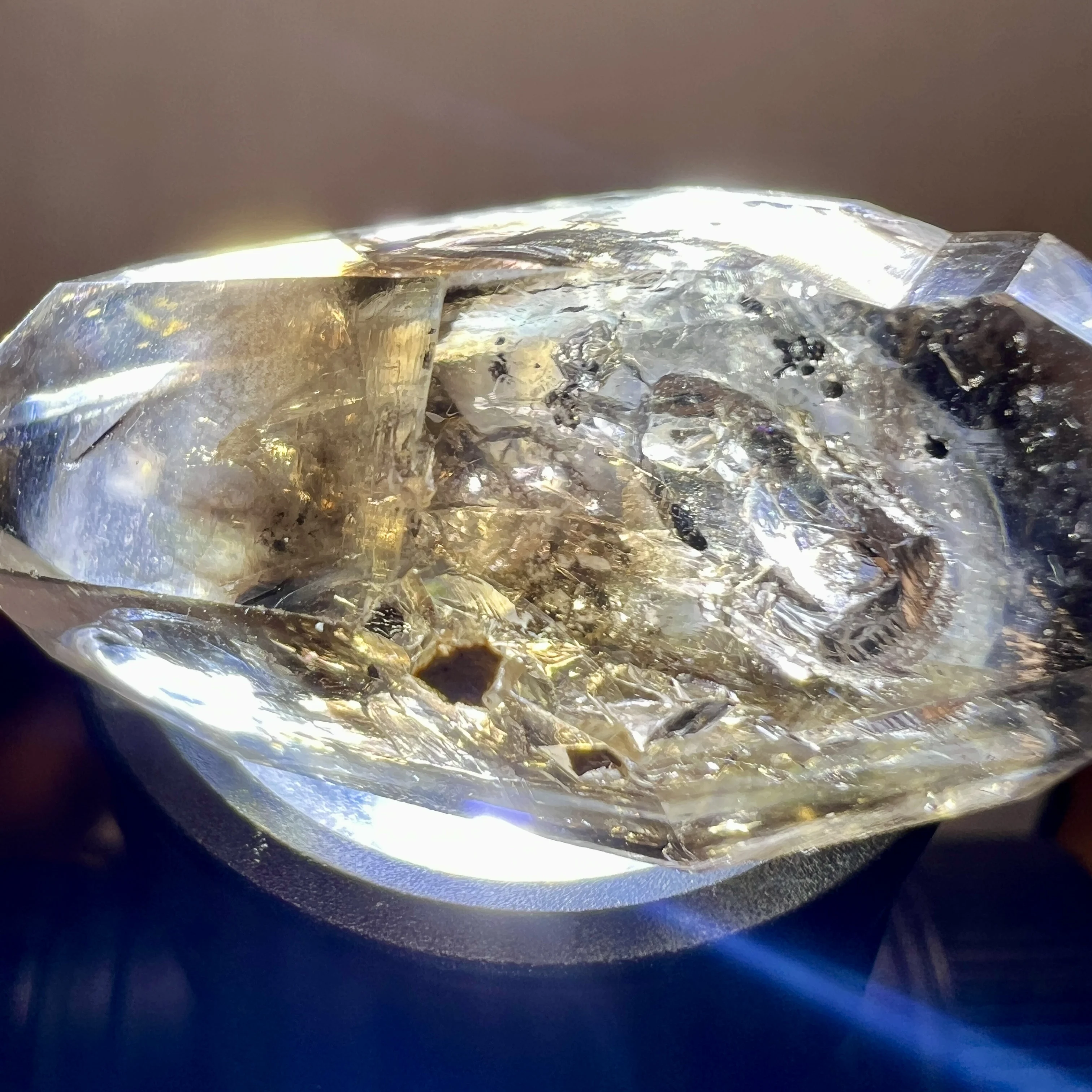 عينة كريستال لامعة طبيعية كريستال خام خشن عالي التردد حجر الريكي العافية الروحية التأمل ديكور المنزل