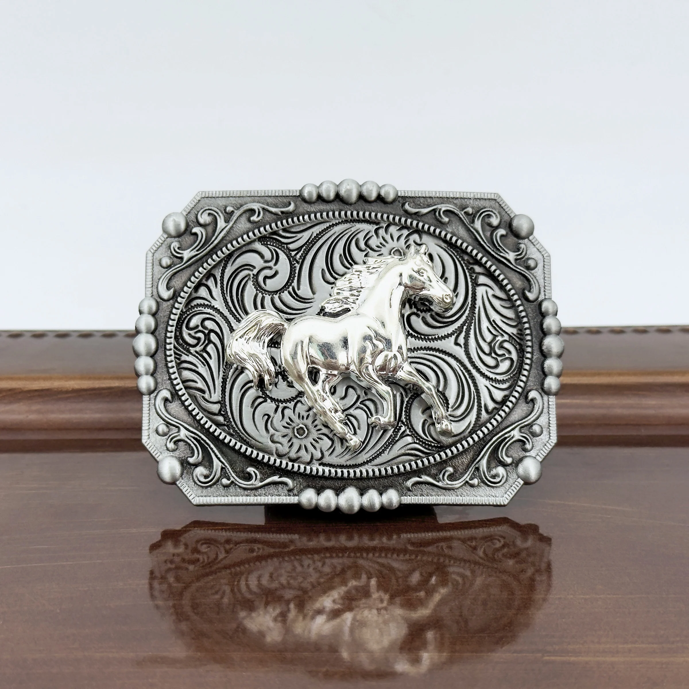 1PC Cowboy occidentale retrò antico cavallo dorato modello inciso moda versatile fibbia per cintura accessori da uomo all'ingrosso